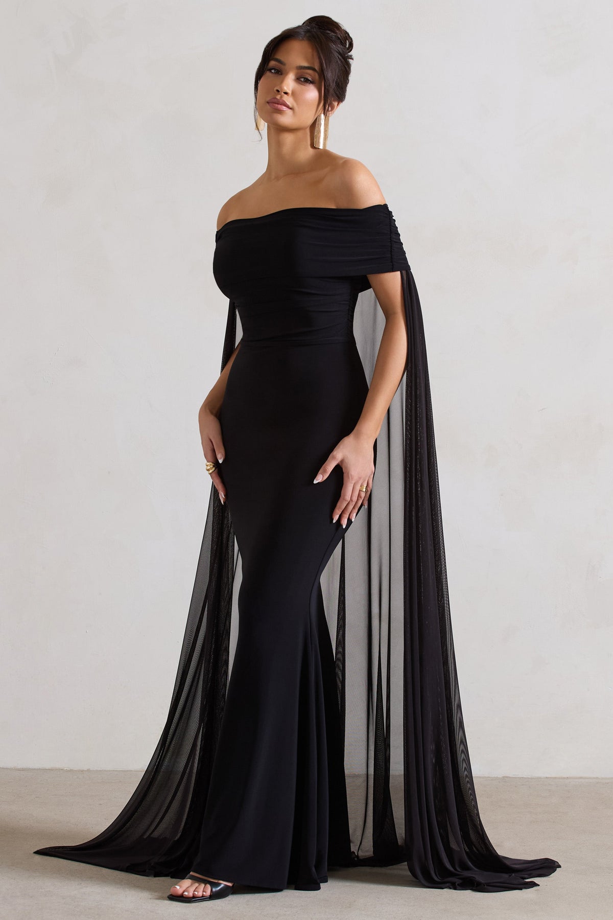 Carlotta | Schwarzes Bardot-Maxikleid mit Chiffon-Cape