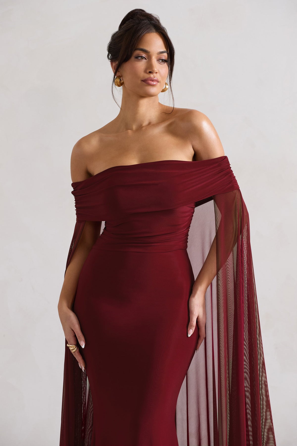 Carlotta | Berry Bardot Maxikleid mit Chiffon-Cape