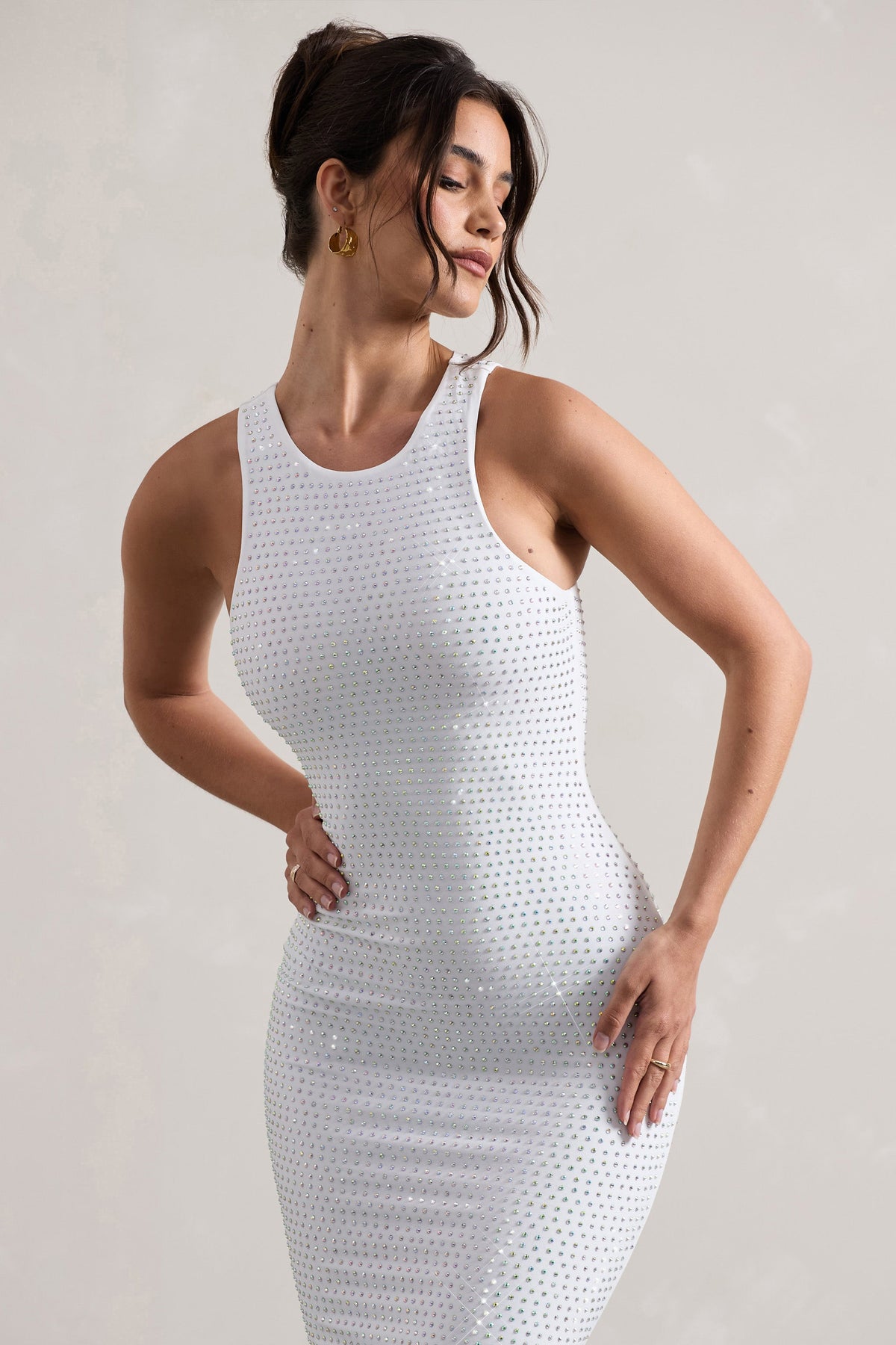 Escala | Weißes Maxikleid mit Verzierungen und Racer-Neck-Ausschnitt