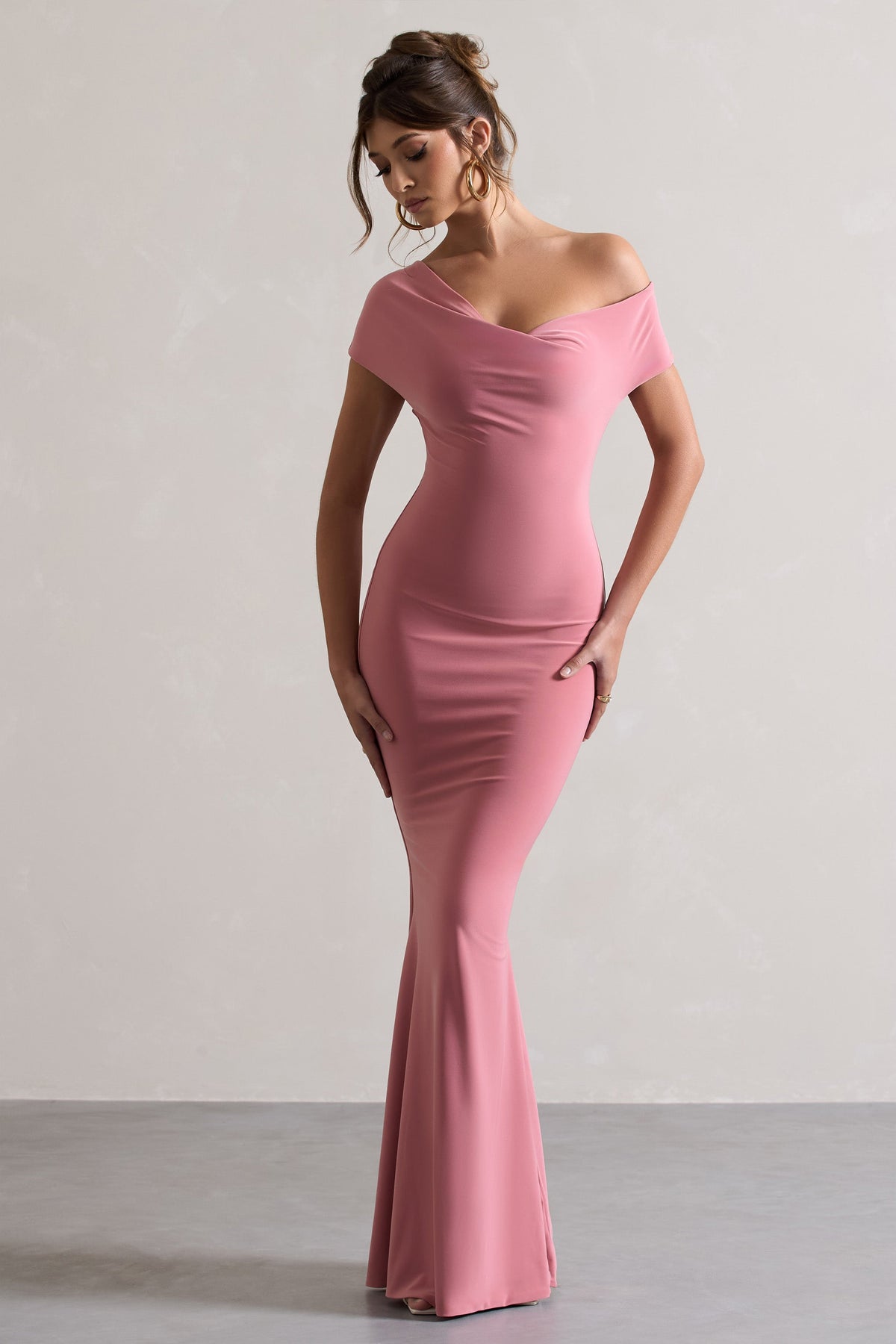 Avila | Maxikleid in Rosa mit asymmetrischem Bardot-Ausschnitt