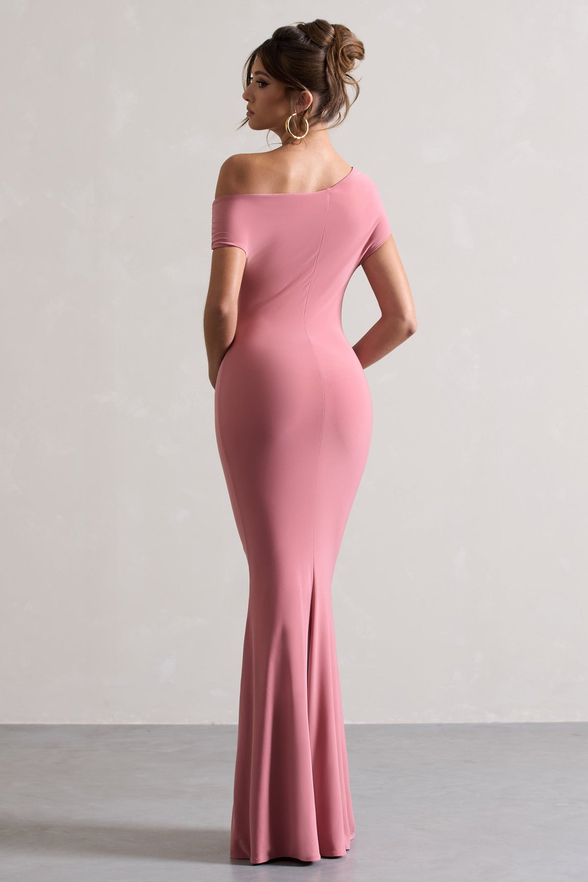 Avila | Maxikleid in Rosa mit asymmetrischem Bardot-Ausschnitt