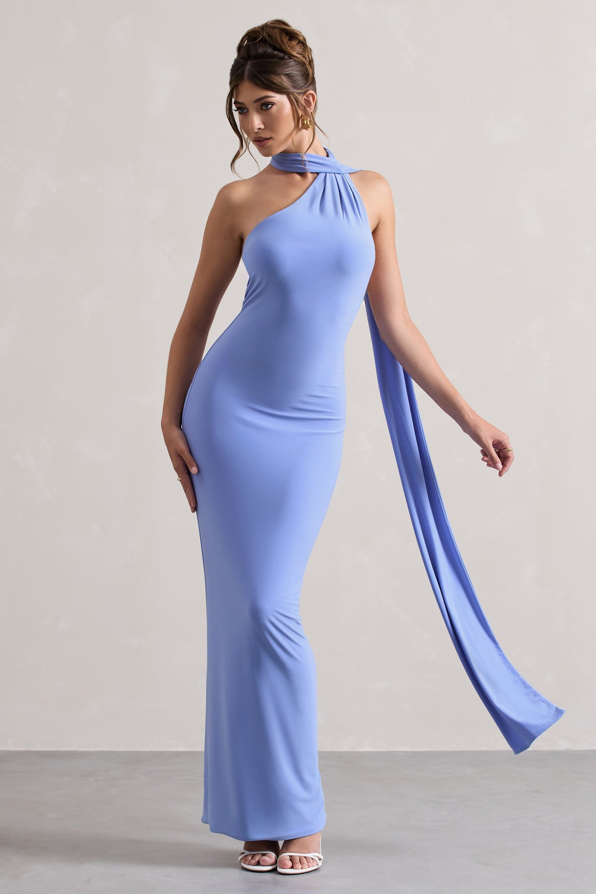 Miss | Hellblaues, schulter und rückenfreies Maxikleid mit Schal