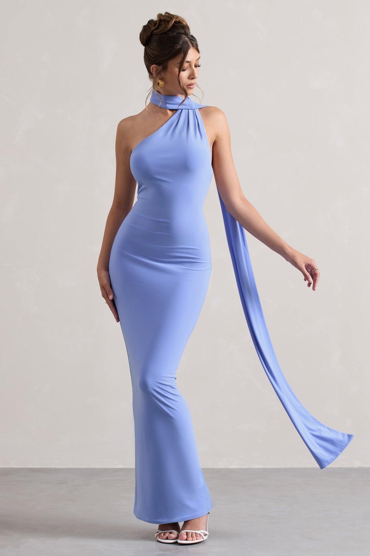 Miss | Hellblaues, schulter und rückenfreies Maxikleid mit Schal