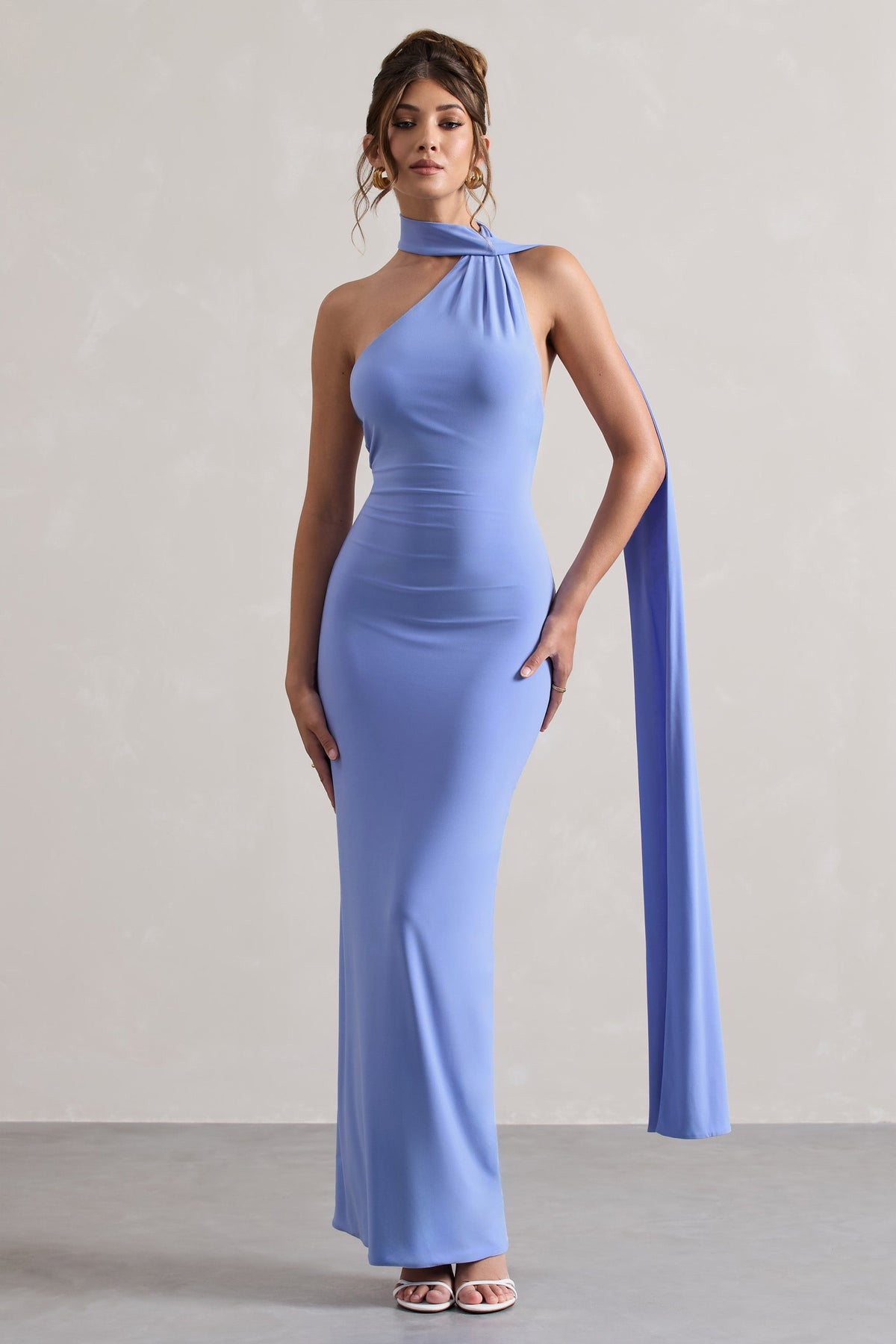 Miss | Hellblaues, schulter und rückenfreies Maxikleid mit Schal