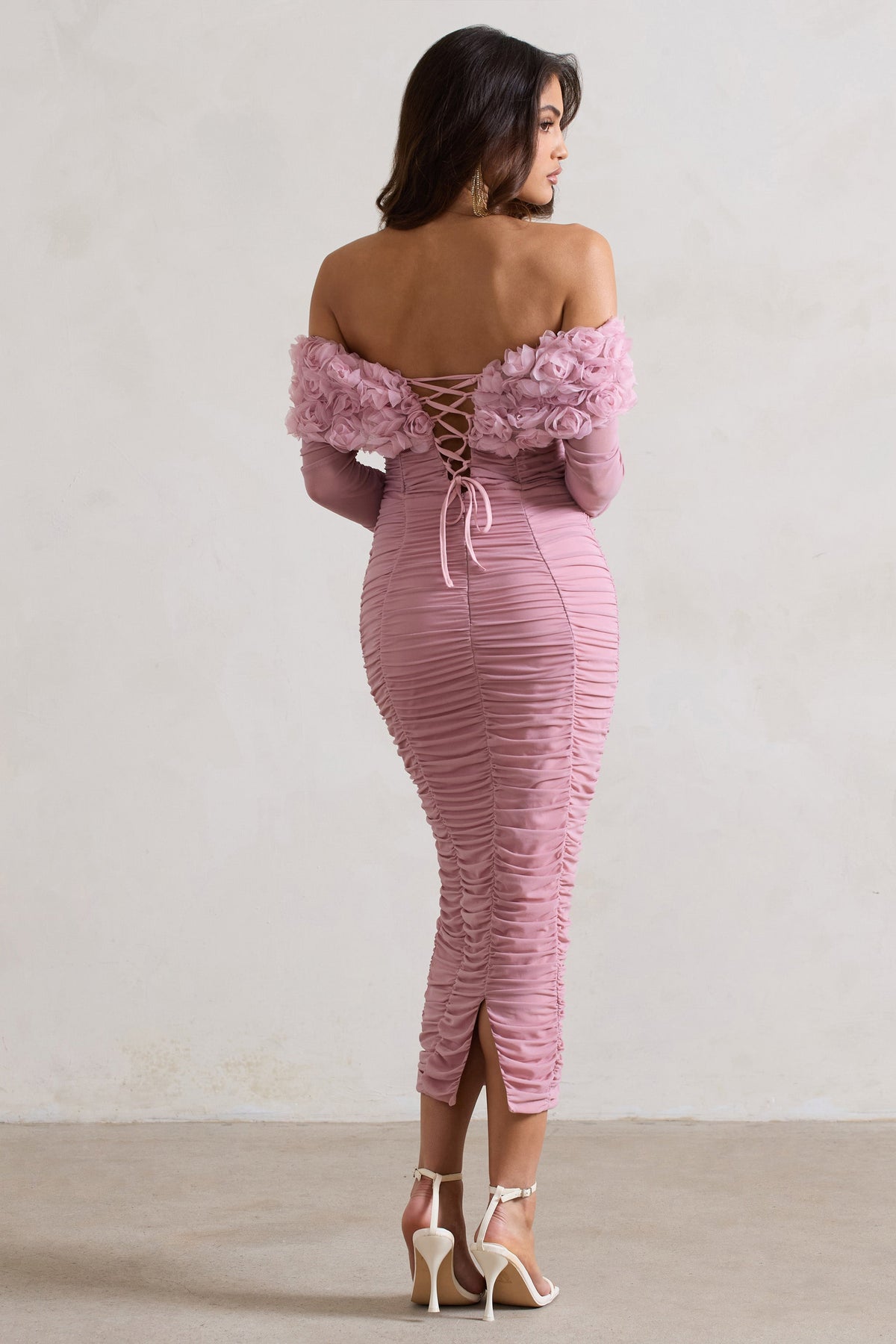 Sierra | Rosa Mesh-Gerafftes Blumen-Bardot-Kleid mit Schnürung in Midi-Länge