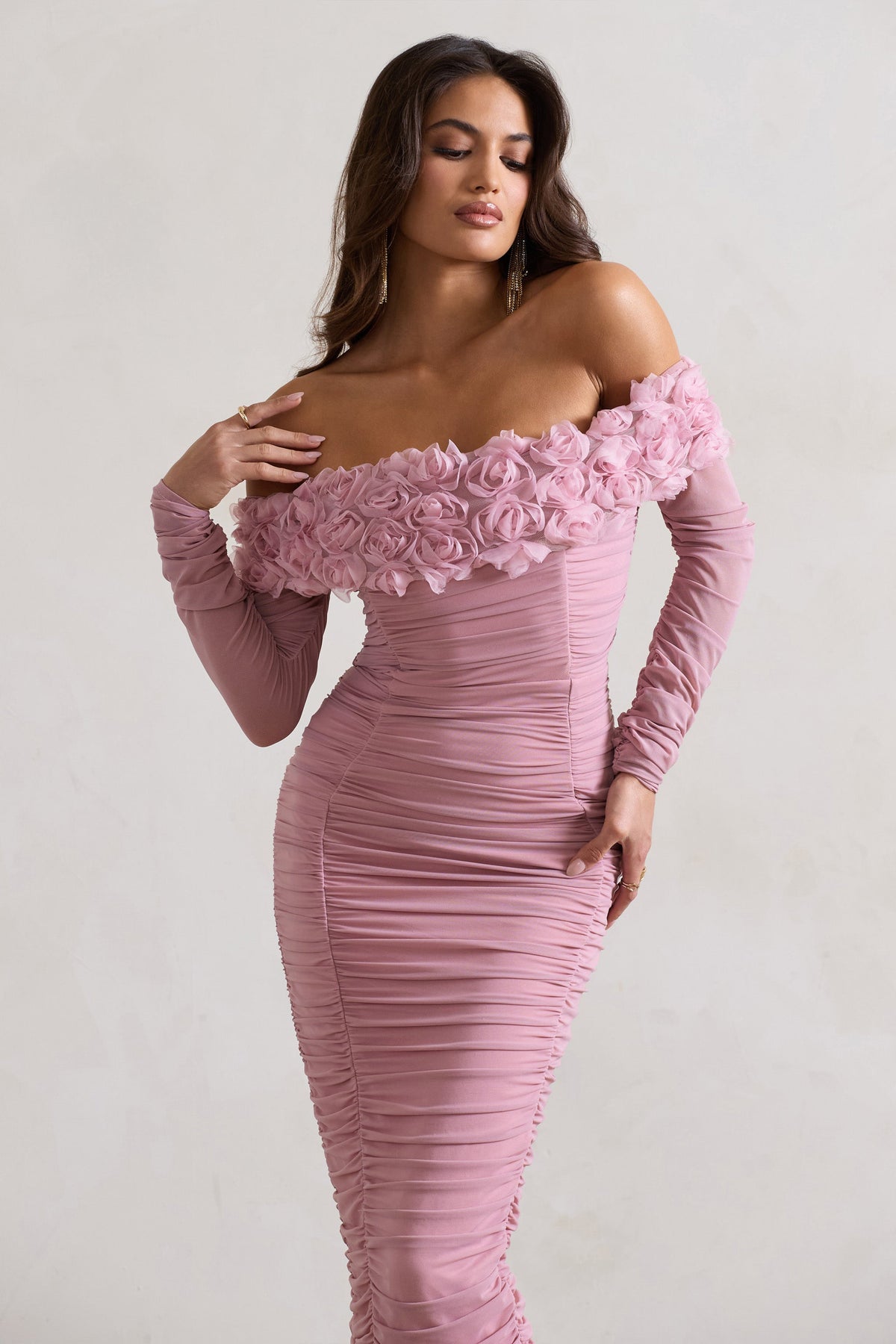 Sierra | Rosa Mesh-Gerafftes Blumen-Bardot-Kleid mit Schnürung in Midi-Länge