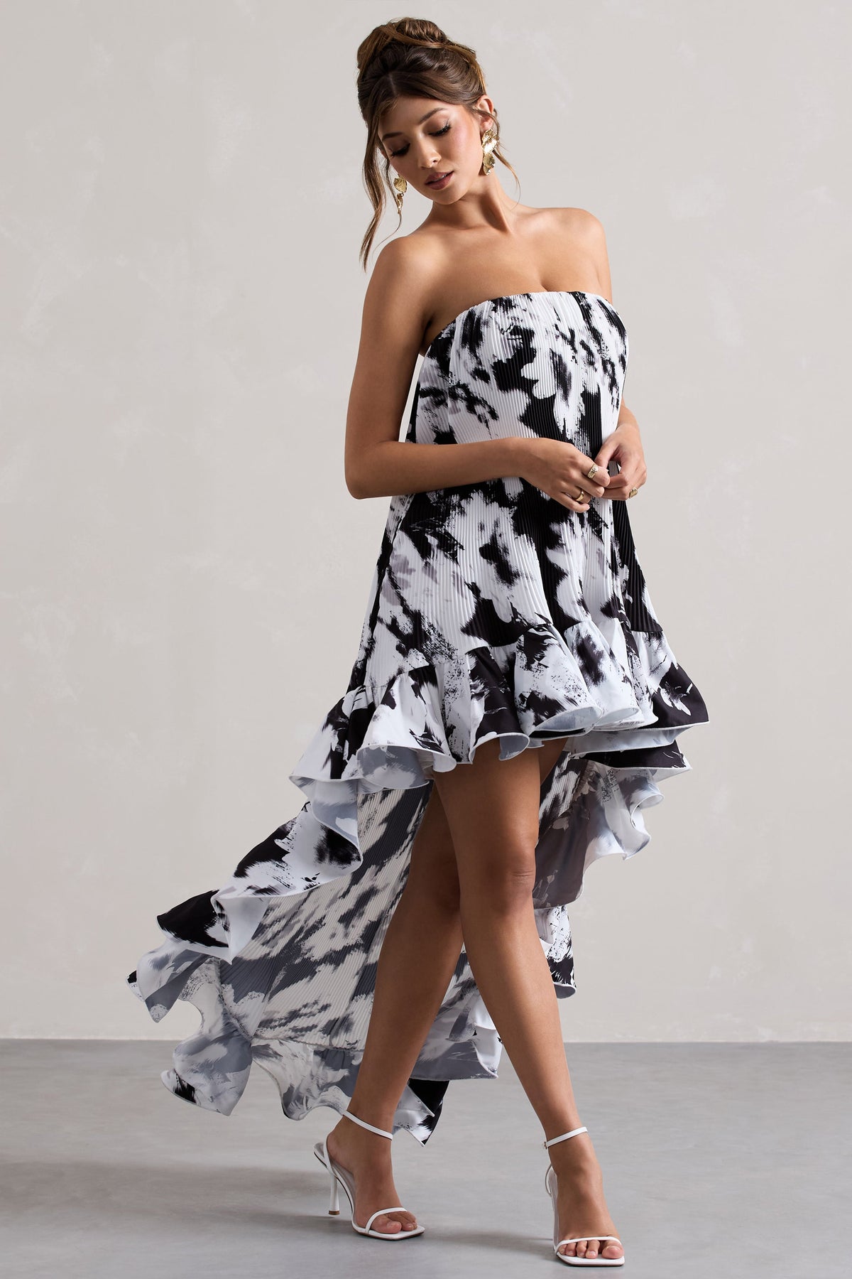 Whistler | Monochromes florales Chiffon-Bandeau-High-Low-Maxikleid mit Rüschen