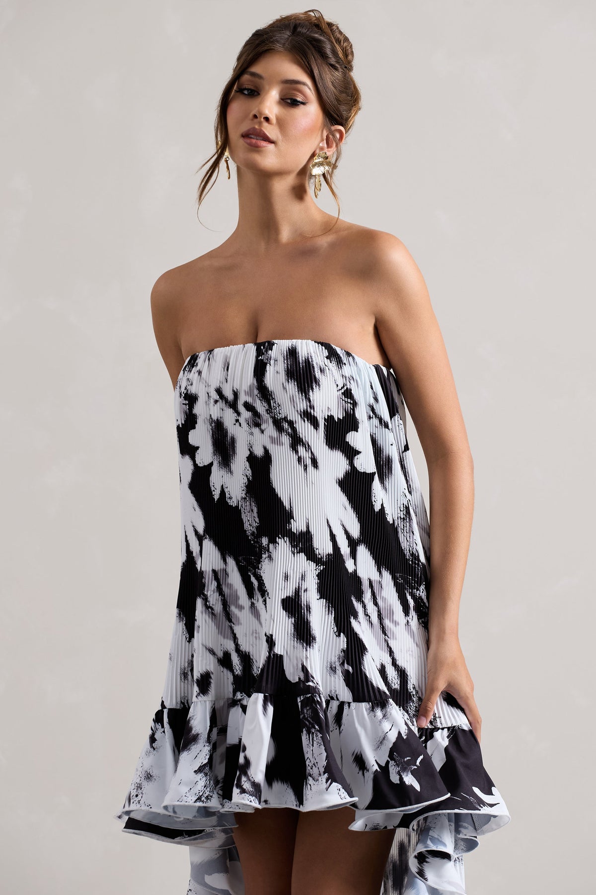 Whistler | Monochromes florales Chiffon-Bandeau-High-Low-Maxikleid mit Rüschen