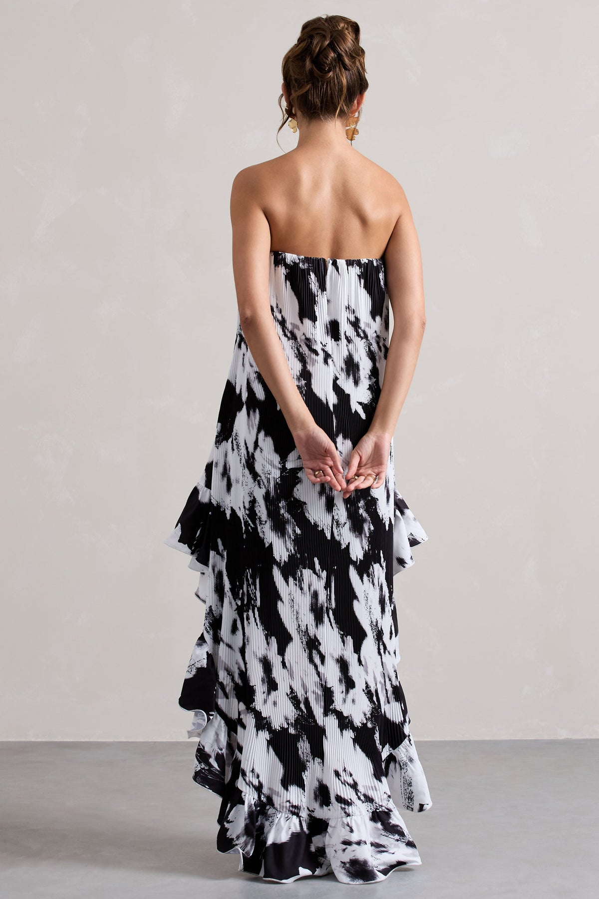 Whistler | Monochromes florales Chiffon-Bandeau-High-Low-Maxikleid mit Rüschen