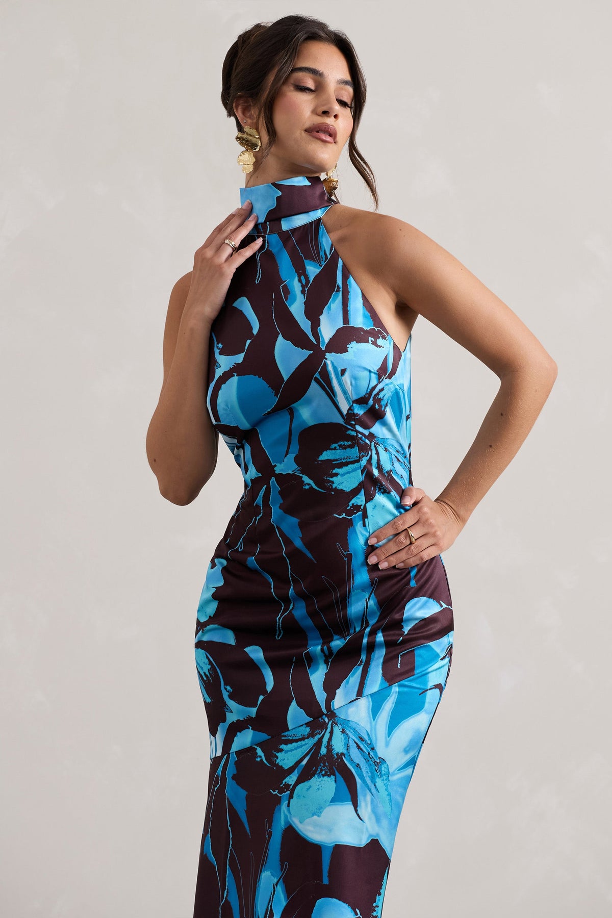Adoria | Maxikleid aus Satin mit Blumenmuster und hohem Ausschnitt