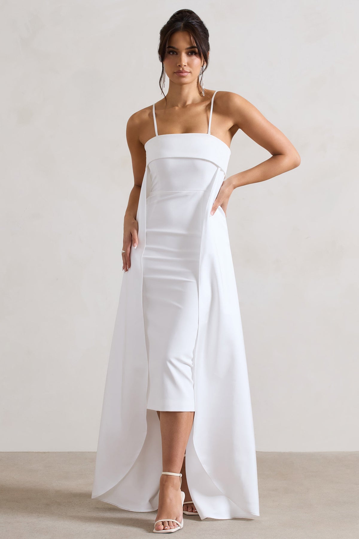 Save The Date | Cremefarbenes Bandeau-Midikleid mit Schleppe.