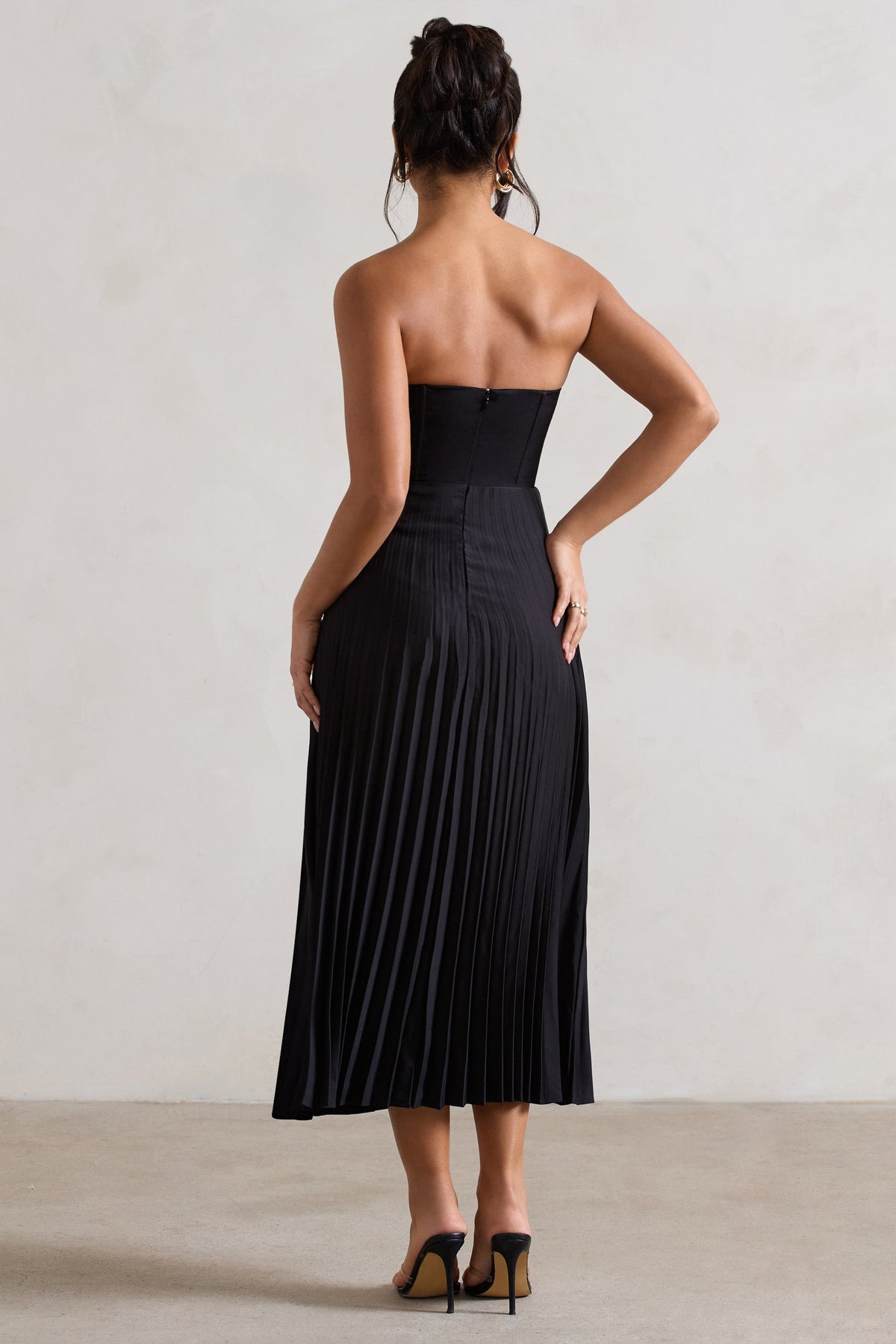 Bordeaux | Schwarzes Satinkleid im Korsett-Stil, Midi-Länge