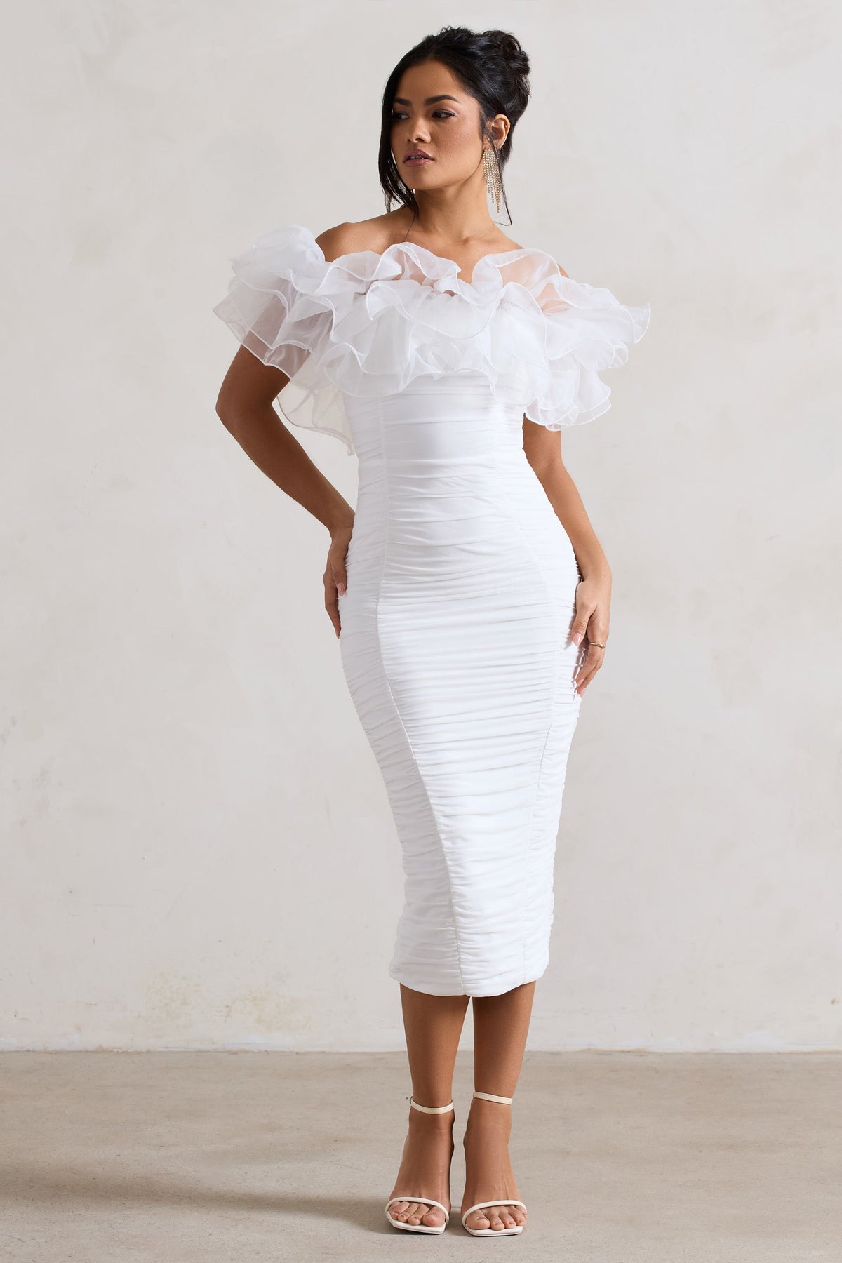 Ladylike | Weißes Midikleid im Bardot-Stil mit Raffung und Organza-Besatz