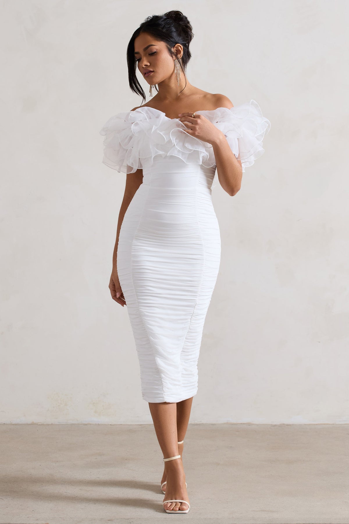 Ladylike | Weißes Midikleid im Bardot-Stil mit Raffung und Organza-Besatz