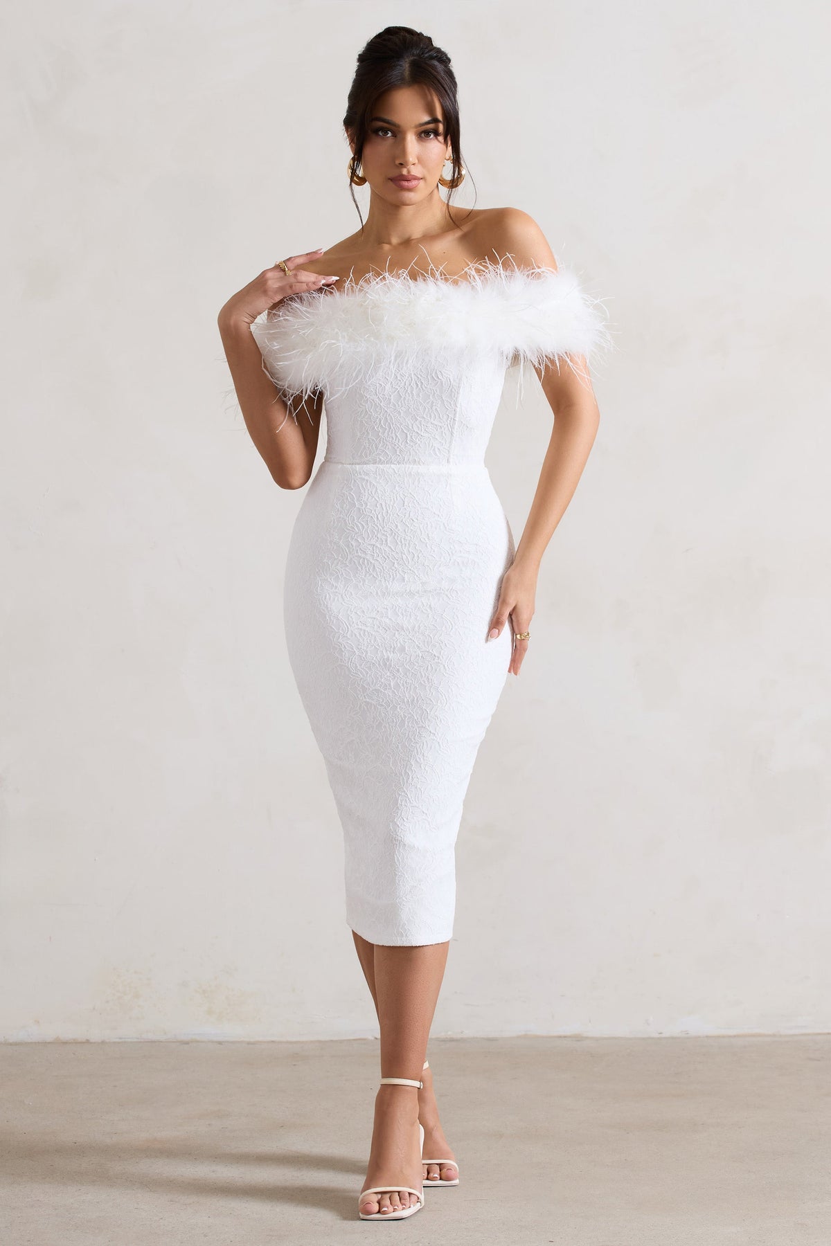 Maiden | Weißes Bardot-Midikleid aus Spitze mit Federbesatz