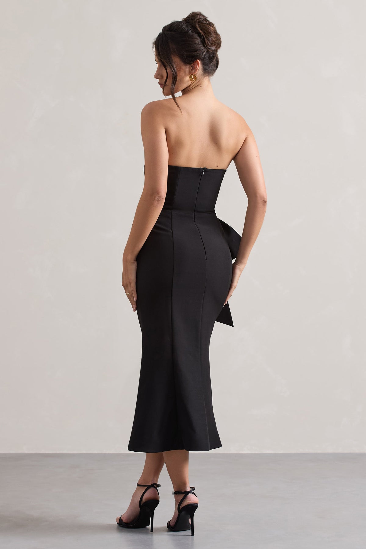 To Me | Schwarzes Bandeau-Midikleid mit übergroßer Schleife