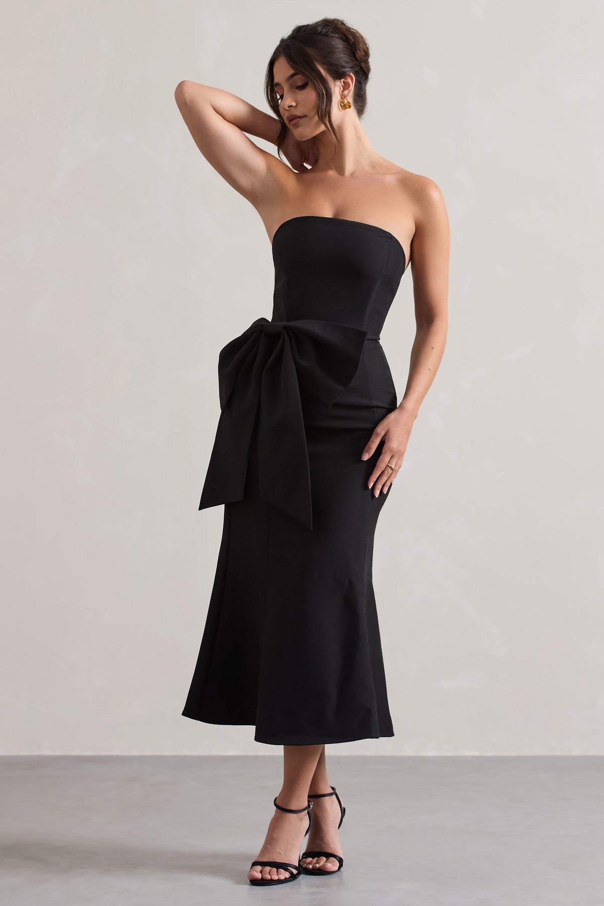 To Me | Schwarzes Bandeau-Midikleid mit übergroßer Schleife