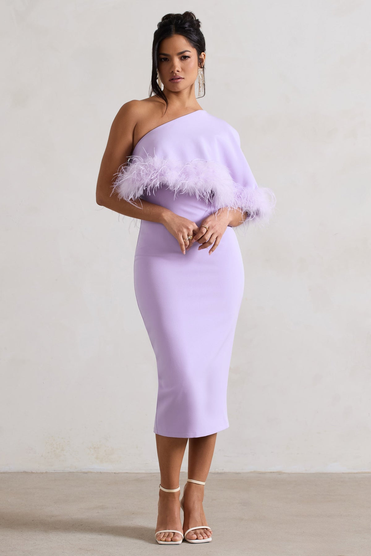 Victory | Fliederfarbenes Midikleid mit einer Schulter und Federsaum