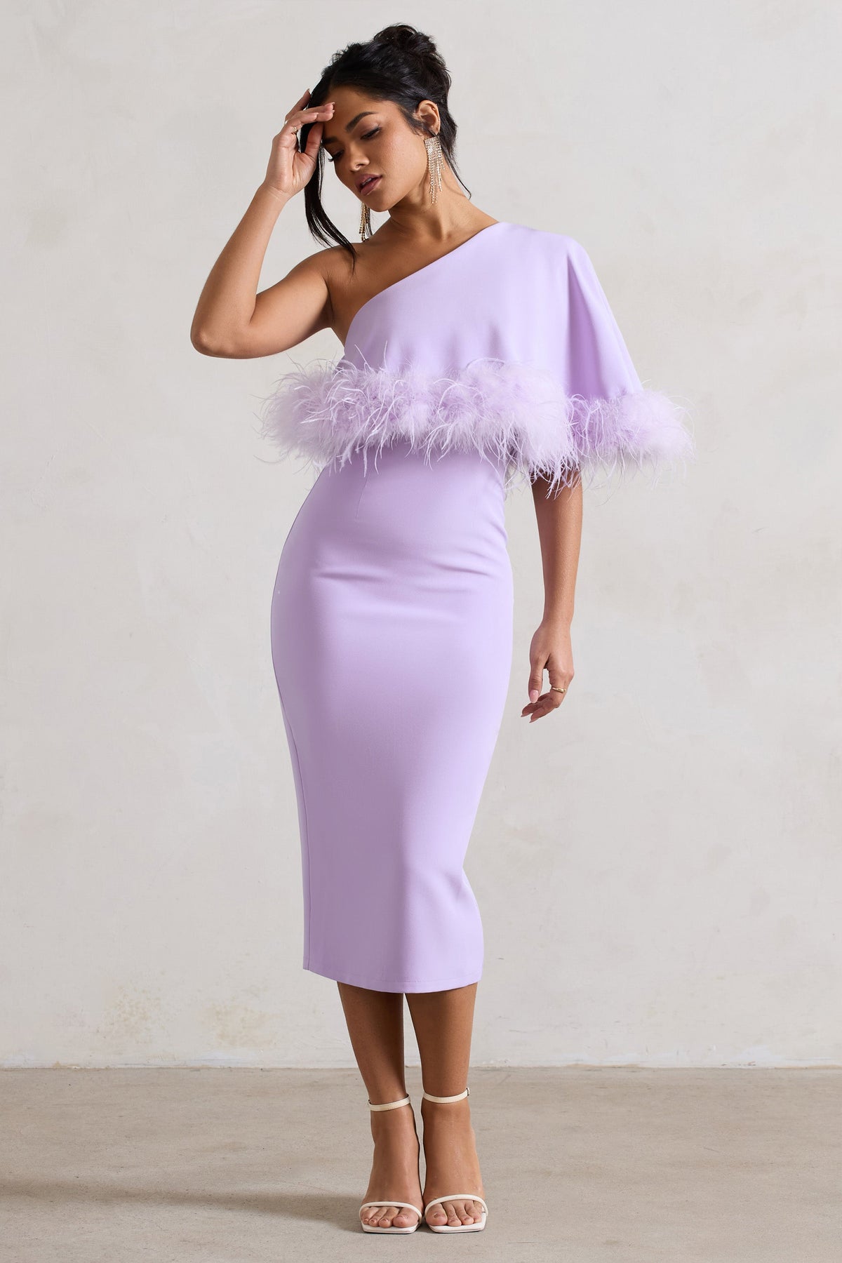 Victory | Fliederfarbenes Midikleid mit einer Schulter und Federsaum