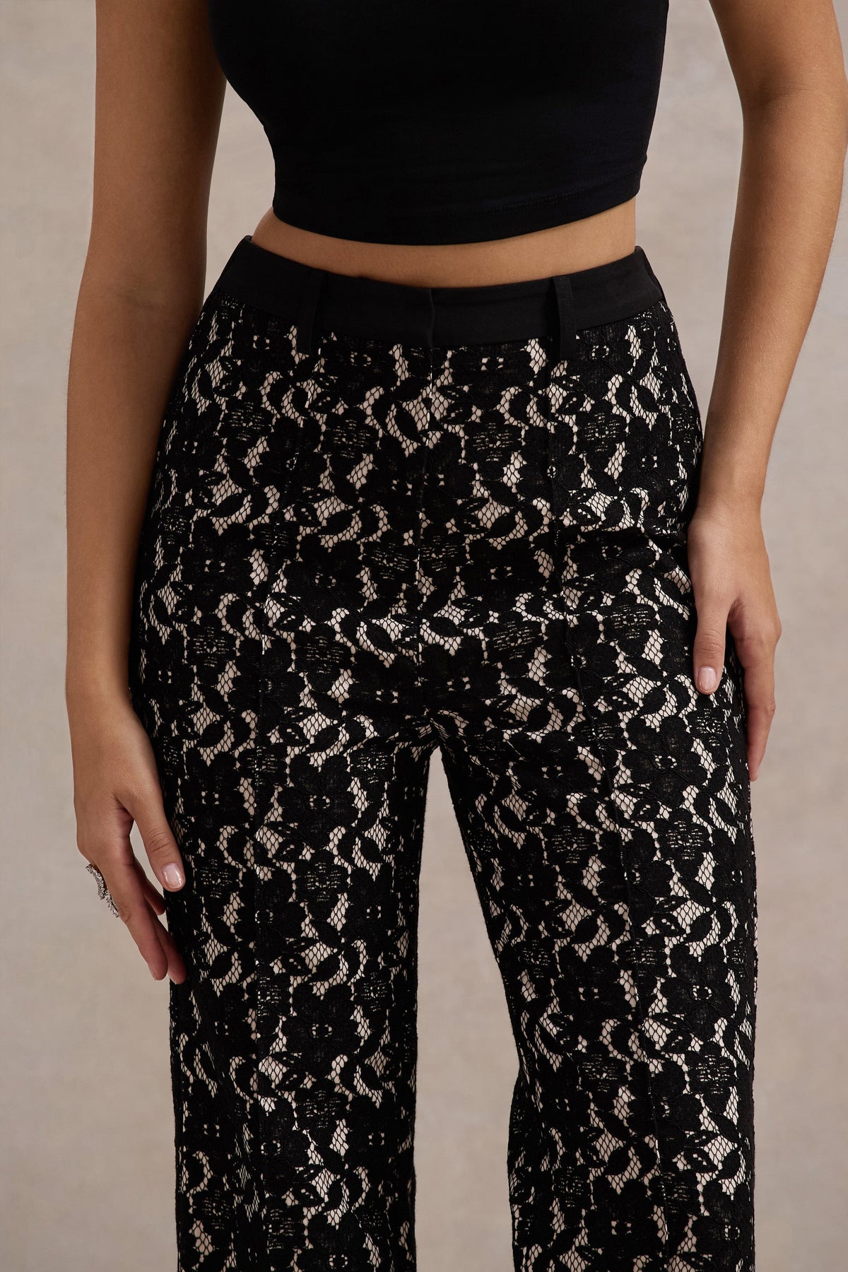 Jordanne | Schwarze Spitzenhosen mit ausgestelltem Bein