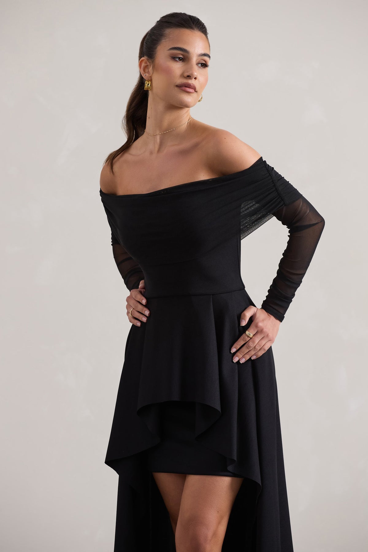 Lunara | Schwarzes Bardot-Maxikleid mit High-Low-Saum