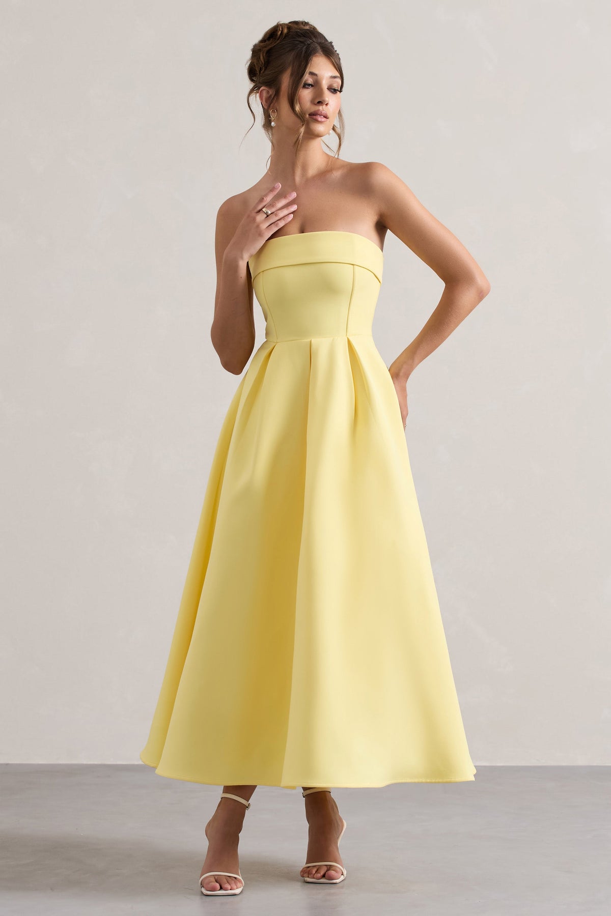 Venetia | Burgunderrotes Maxikleid mit einer Schulter und Rückenschleife