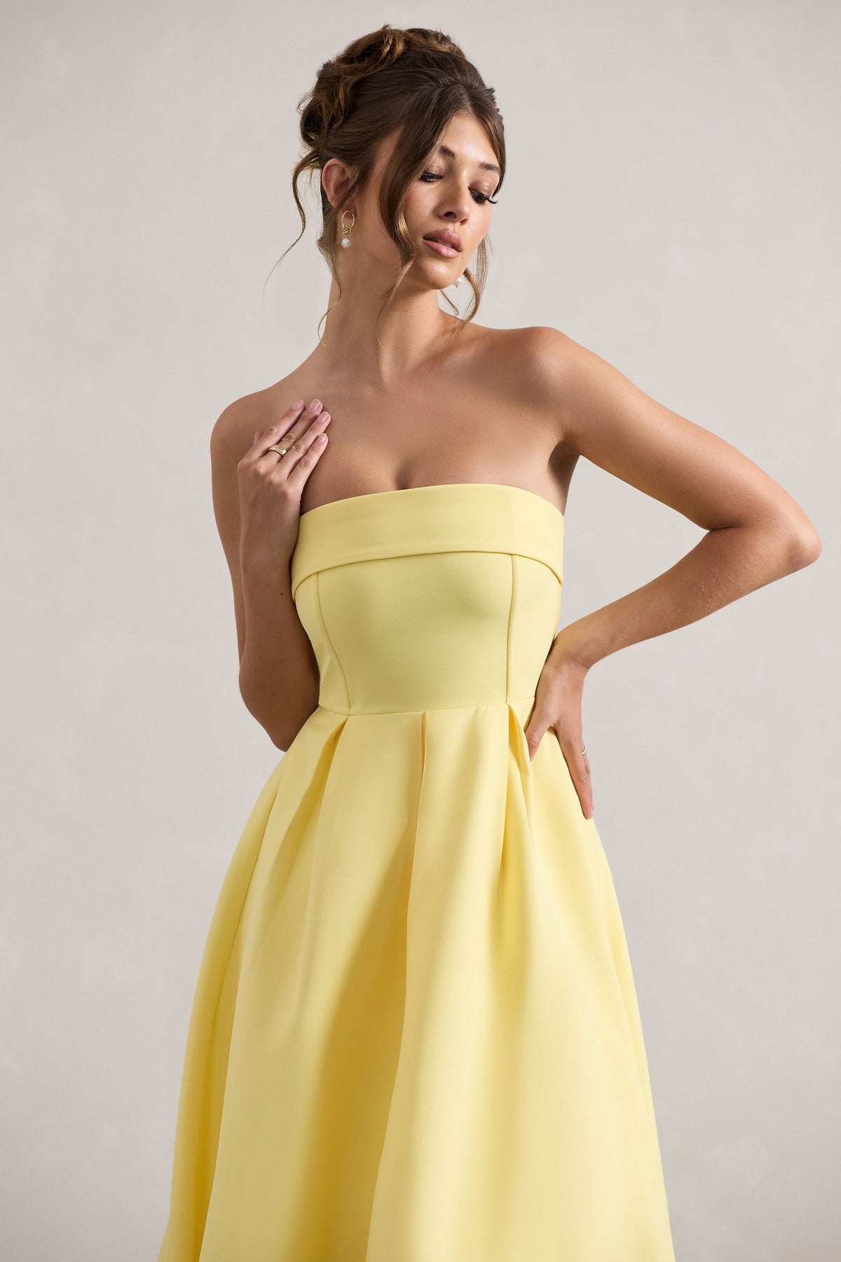 Venetia | Burgunderrotes Maxikleid mit einer Schulter und Rückenschleife