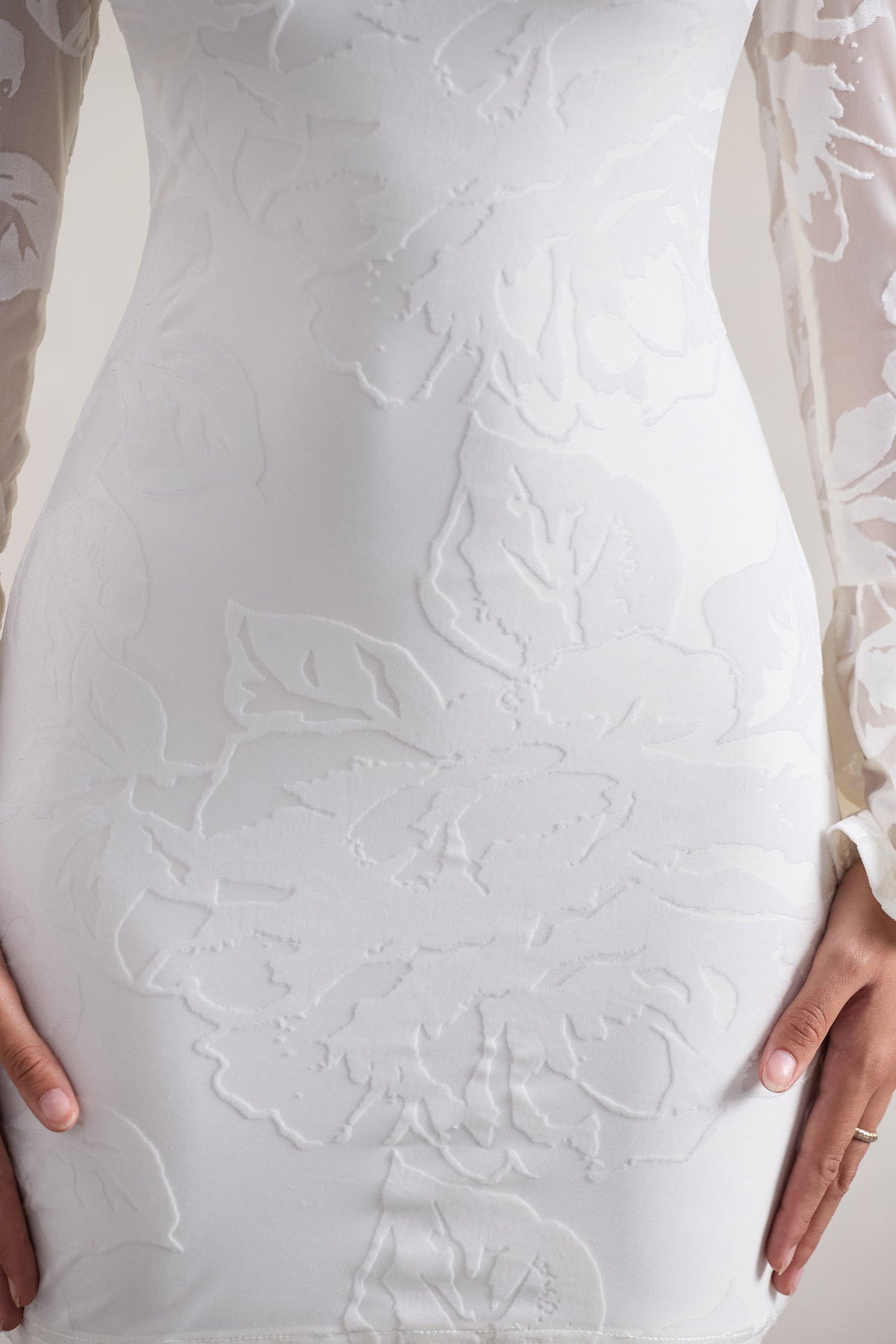 Della | Weißes Bodycon-Minikleid mit ausgestellten Ärmeln
