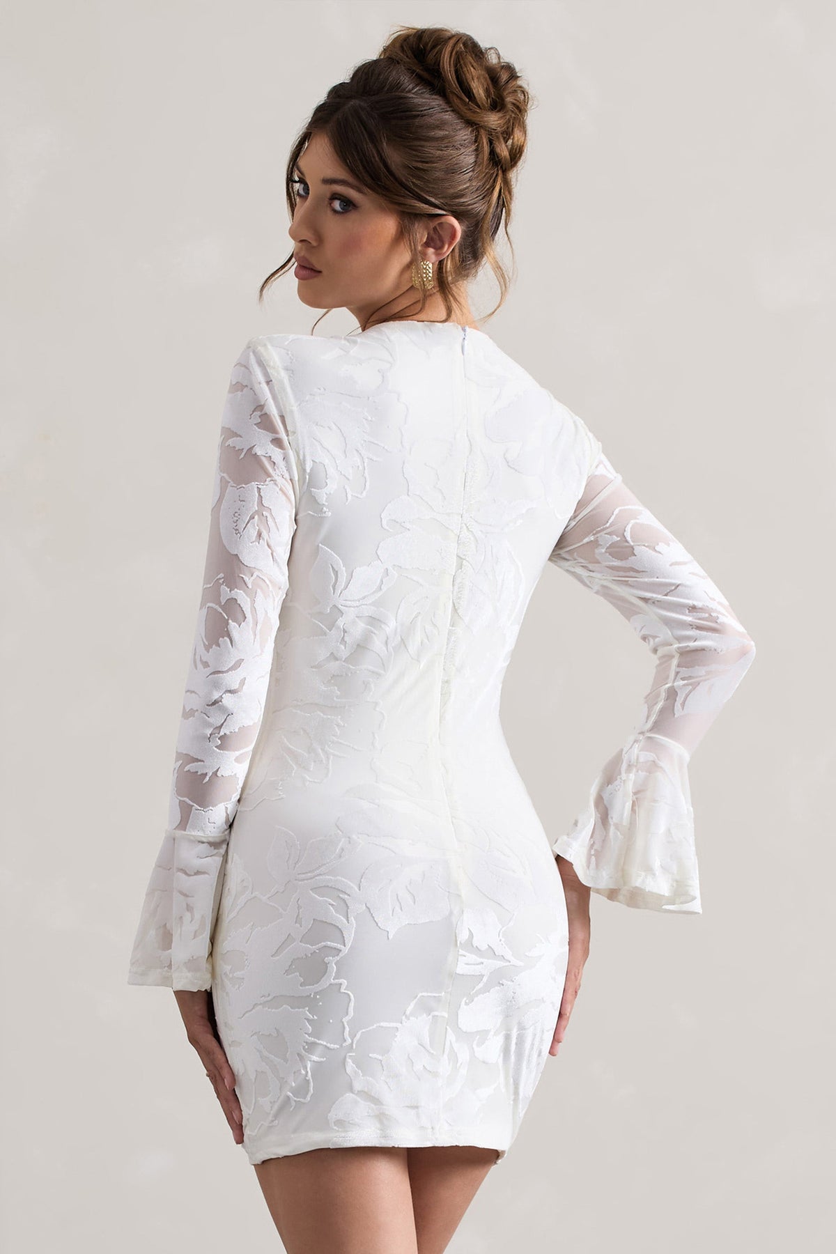 Della | Weißes Bodycon-Minikleid mit ausgestellten Ärmeln