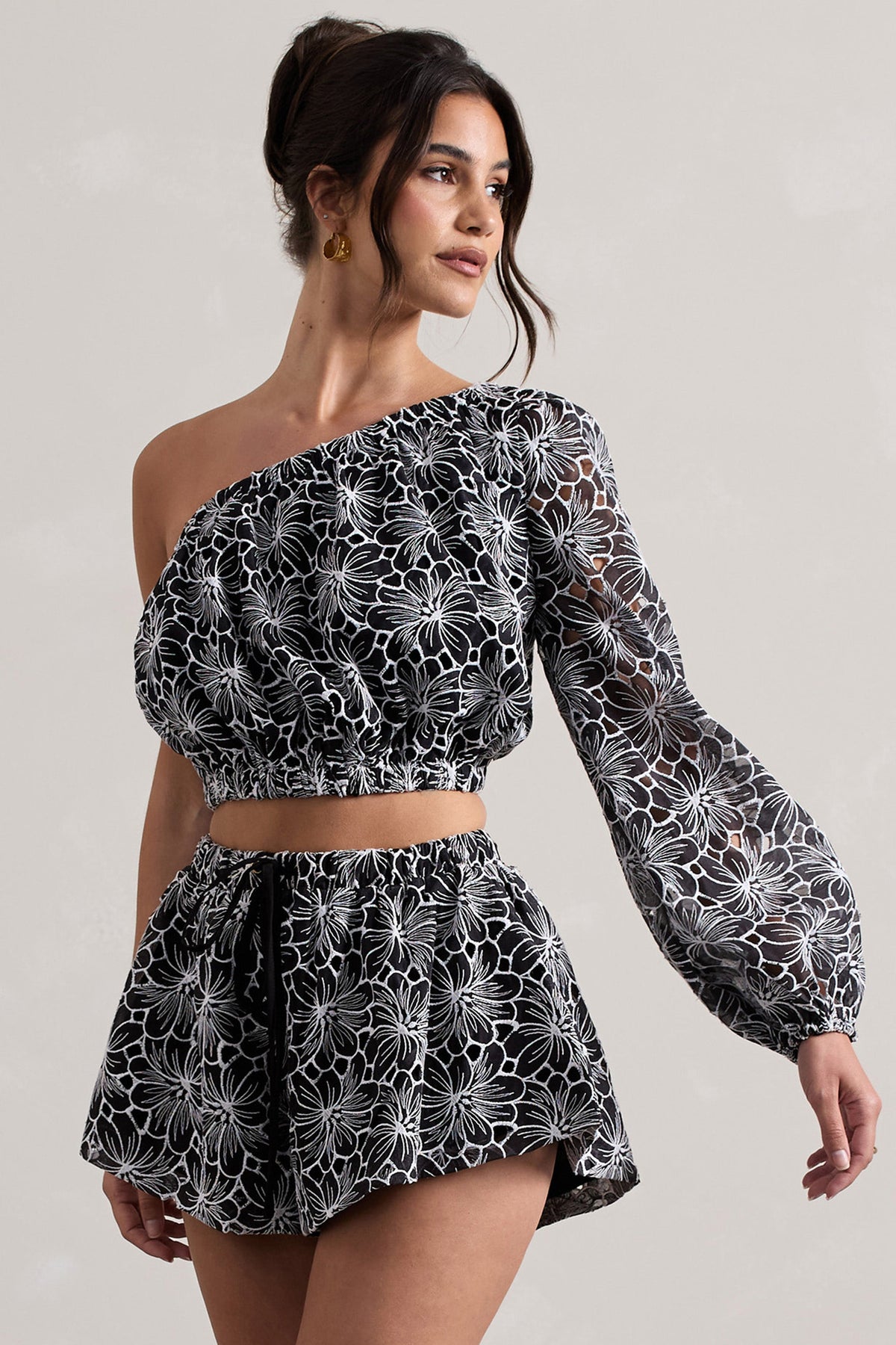 Last Request | Schwarzes Spitzencrop-Top mit asymmetrischem Einarm-Design