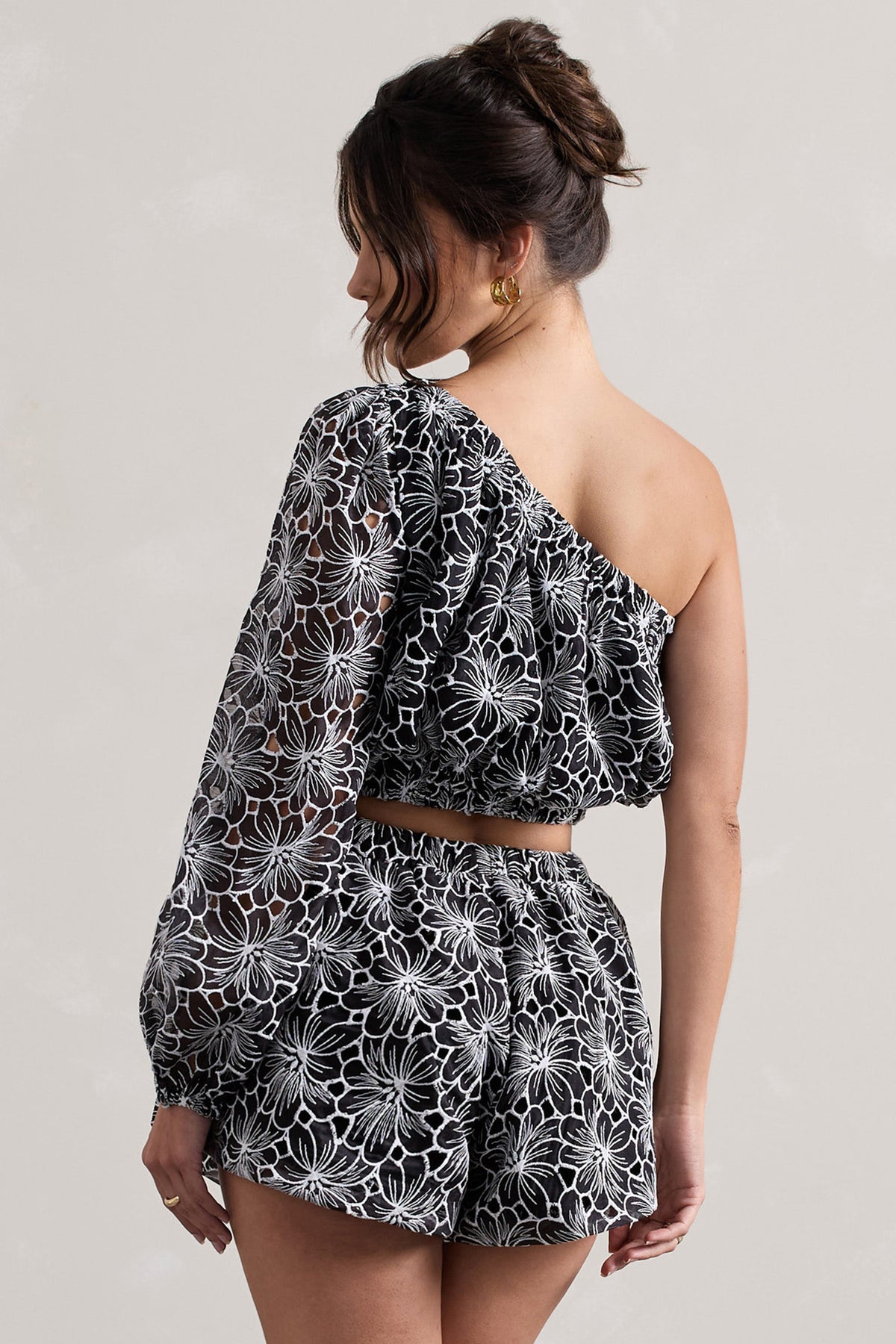Last Request | Schwarzes Spitzencrop-Top mit asymmetrischem Einarm-Design
