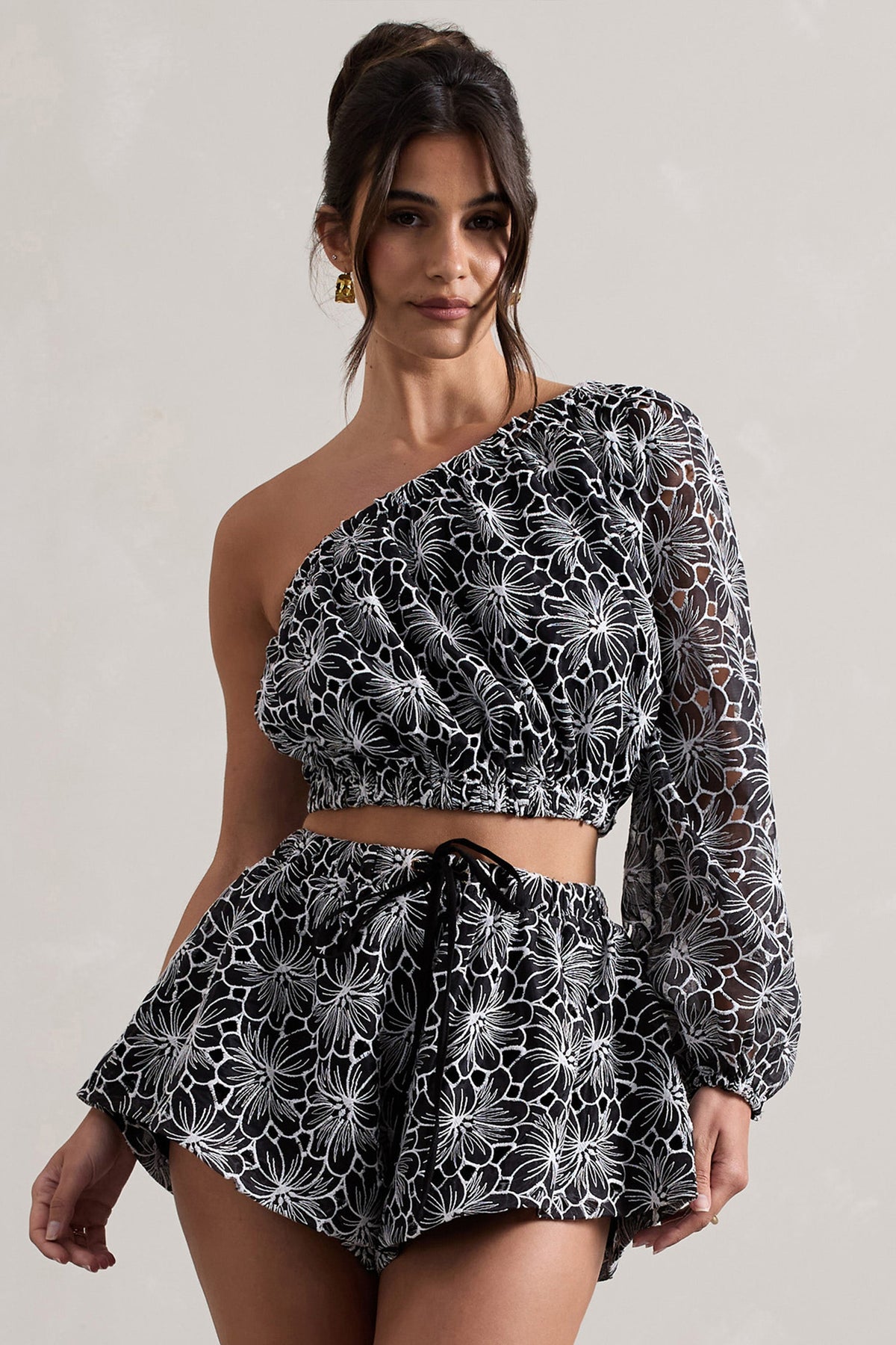 Last Request | Schwarzes Spitzencrop-Top mit asymmetrischem Einarm-Design