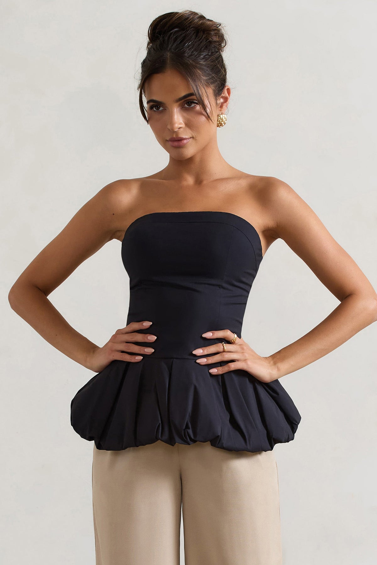 Roll With It | Schwarzes Bandeau-Top mit Rüschen