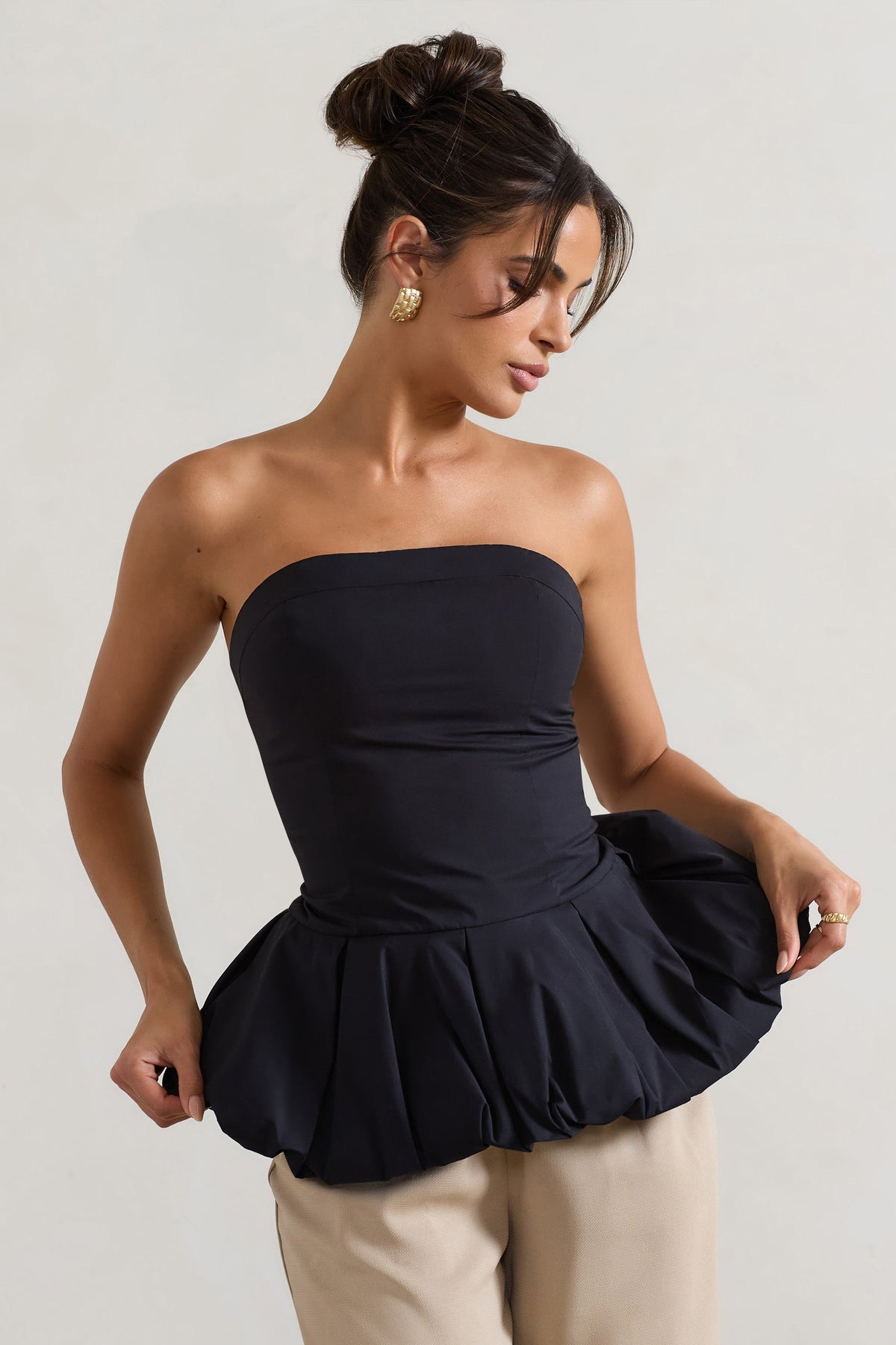 Roll With It | Schwarzes Bandeau-Top mit Rüschen