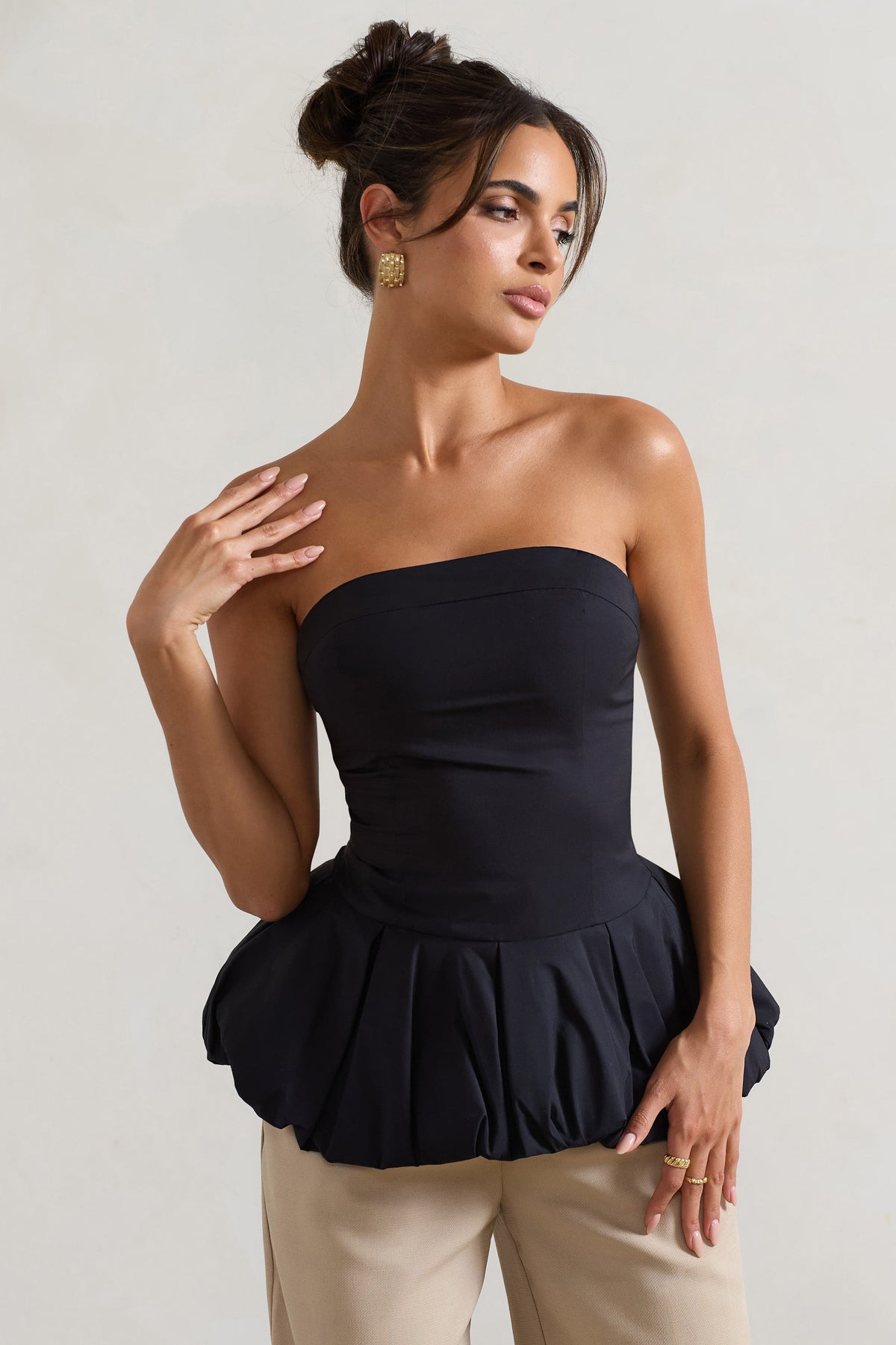 Roll With It | Schwarzes Bandeau-Top mit Rüschen