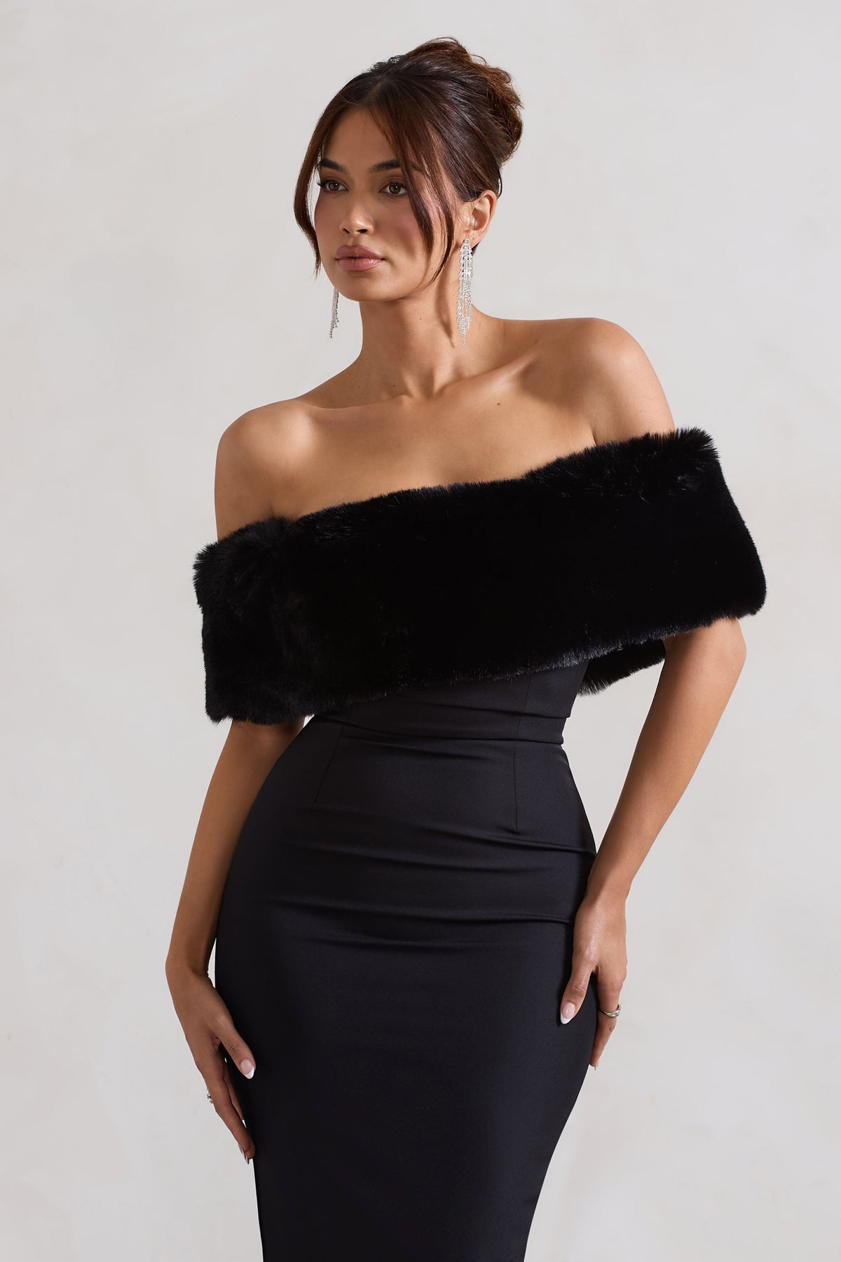 Zia | Schwarzes Bardot-Midikleid mit Kunstpelzbesatz