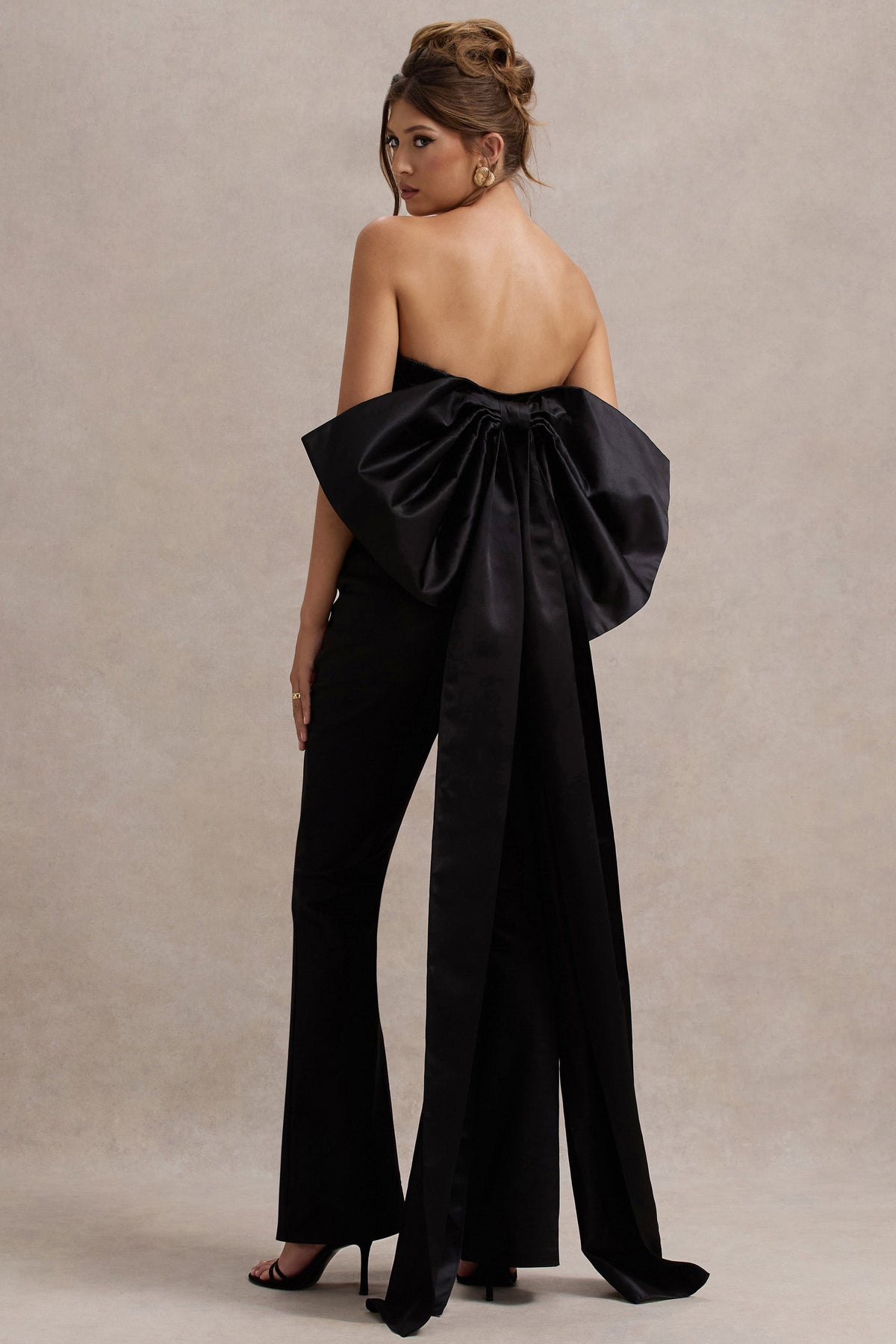 Sweet Escape | Schwarzes Satin-Crop-Top mit übergroßer Satin-Schleife