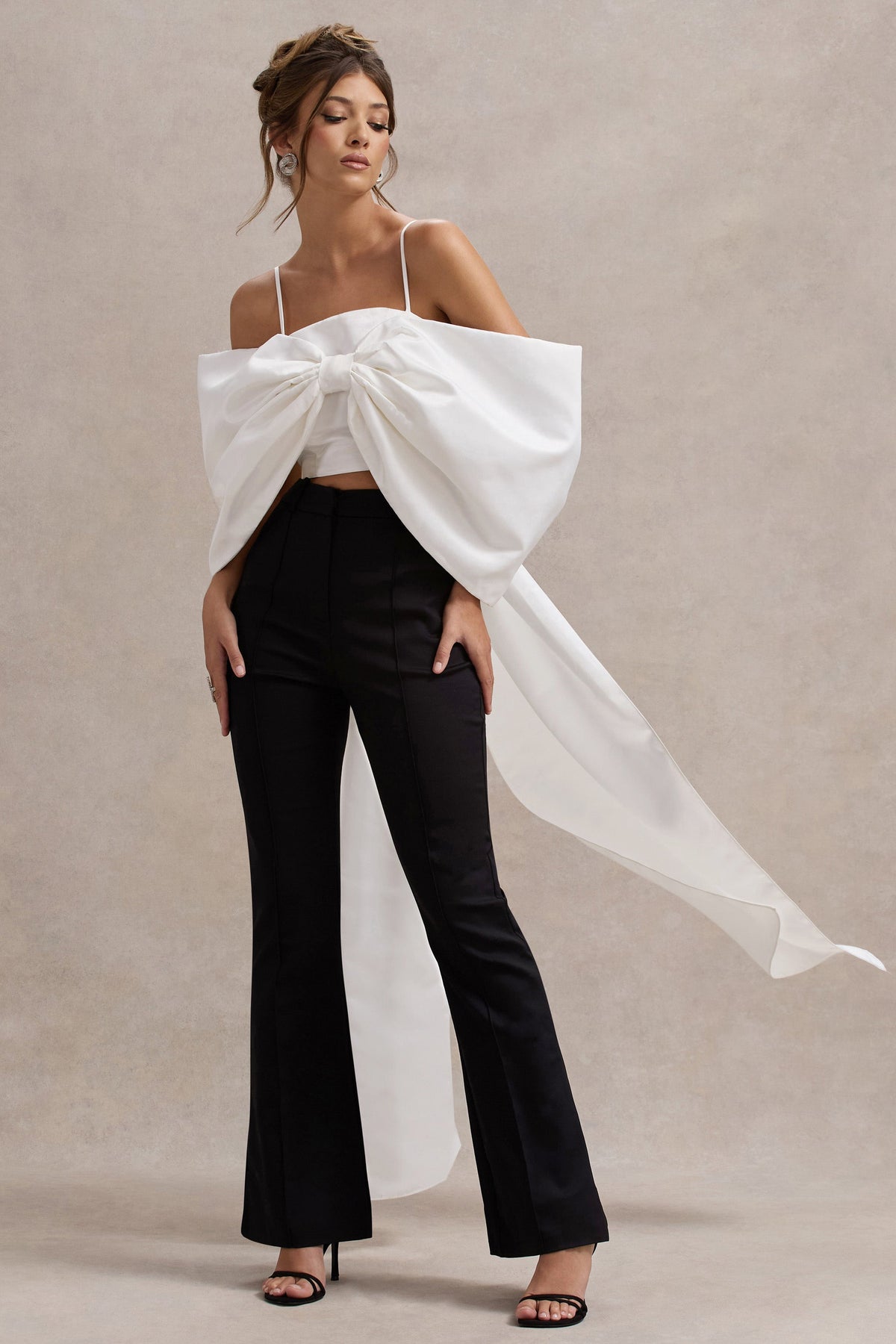 Souvenir | Weißes Satin-Crop-Top mit großer Schleife