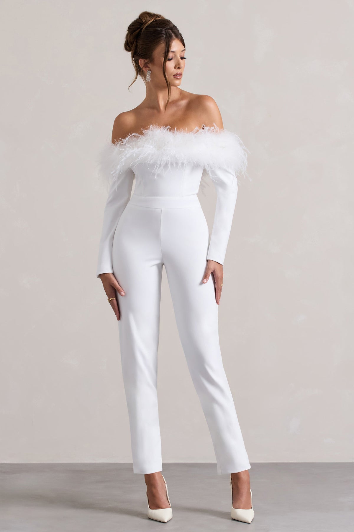 Ales | Weiße Bardot-Tailored-Jumpsuit mit geradem Bein und Federbesatz