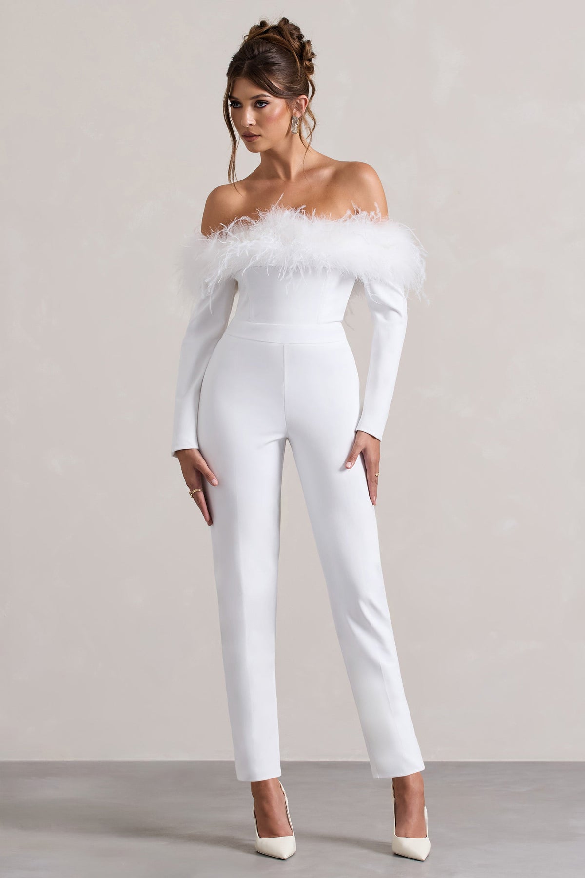 Ales | Weiße Bardot-Tailored-Jumpsuit mit geradem Bein und Federbesatz