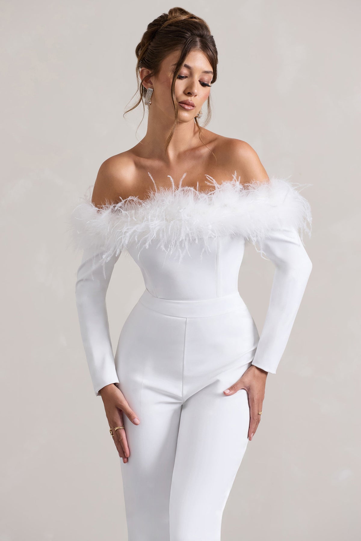 Ales | Weiße Bardot-Tailored-Jumpsuit mit geradem Bein und Federbesatz
