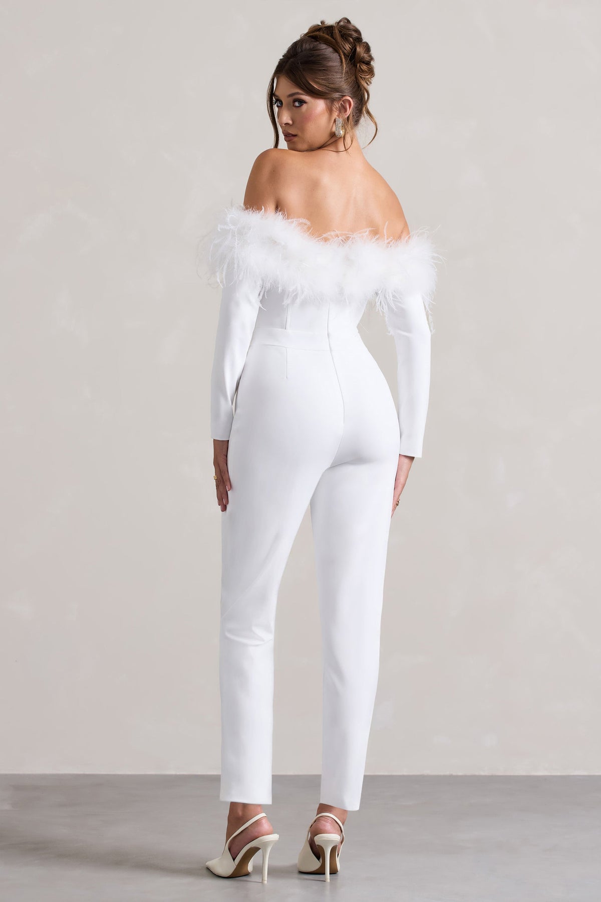 Ales | Weiße Bardot-Tailored-Jumpsuit mit geradem Bein und Federbesatz