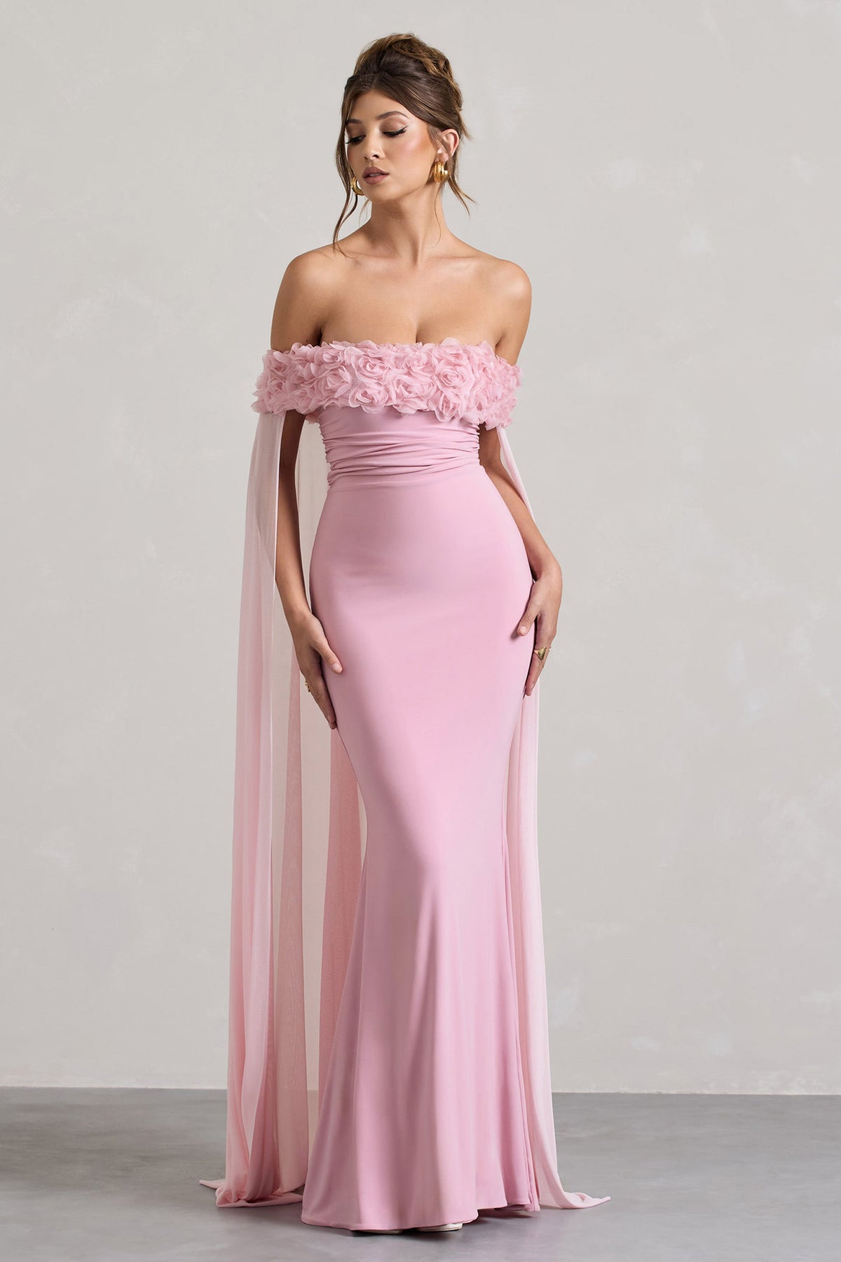 Sander | Schwarzes Midikleid aus Mesh mit langen Ärmeln und Rüschen-Saum