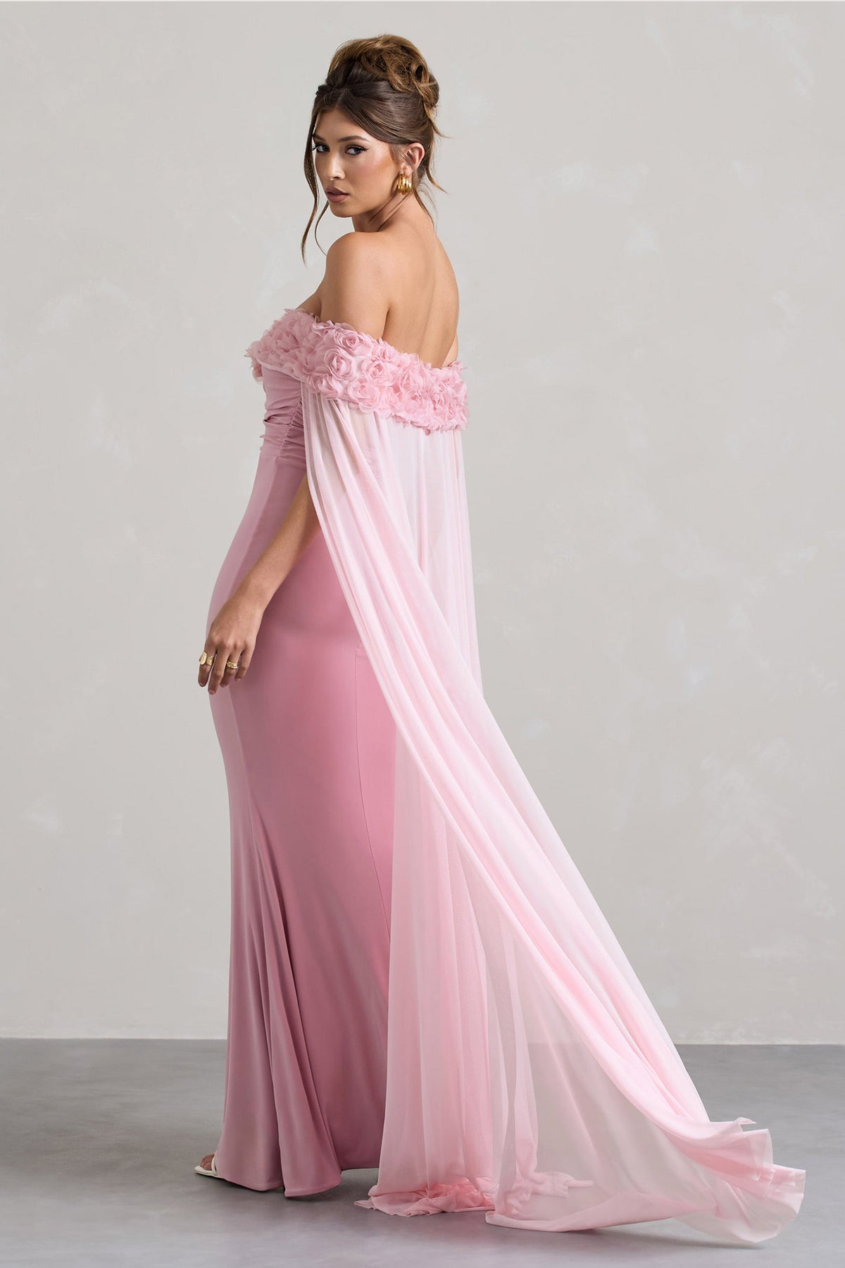 Sander | Schwarzes Midikleid aus Mesh mit langen Ärmeln und Rüschen-Saum
