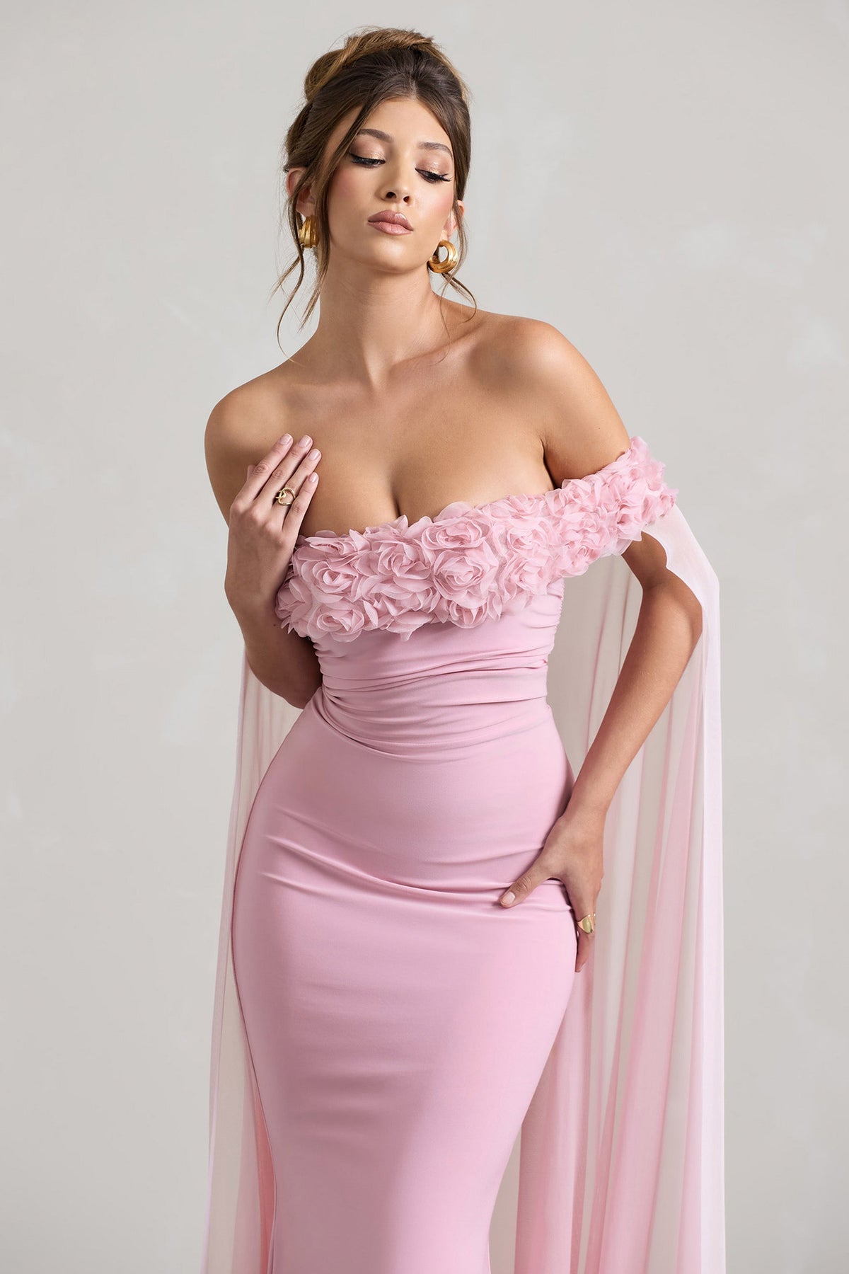Sander | Schwarzes Midikleid aus Mesh mit langen Ärmeln und Rüschen-Saum
