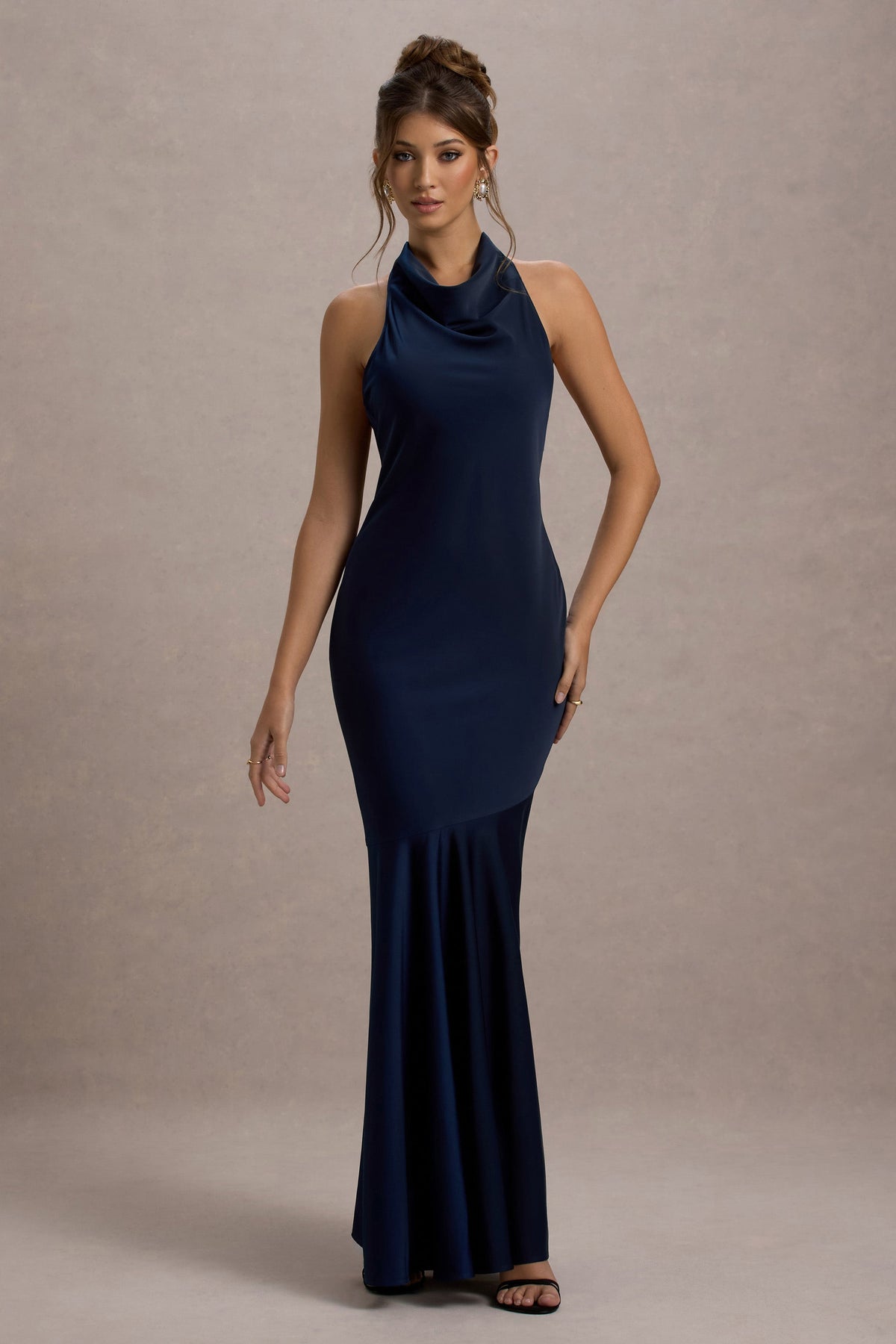 Amelita | Marineblaues Satin-Maxikleid mit Wasserfallausschnitt