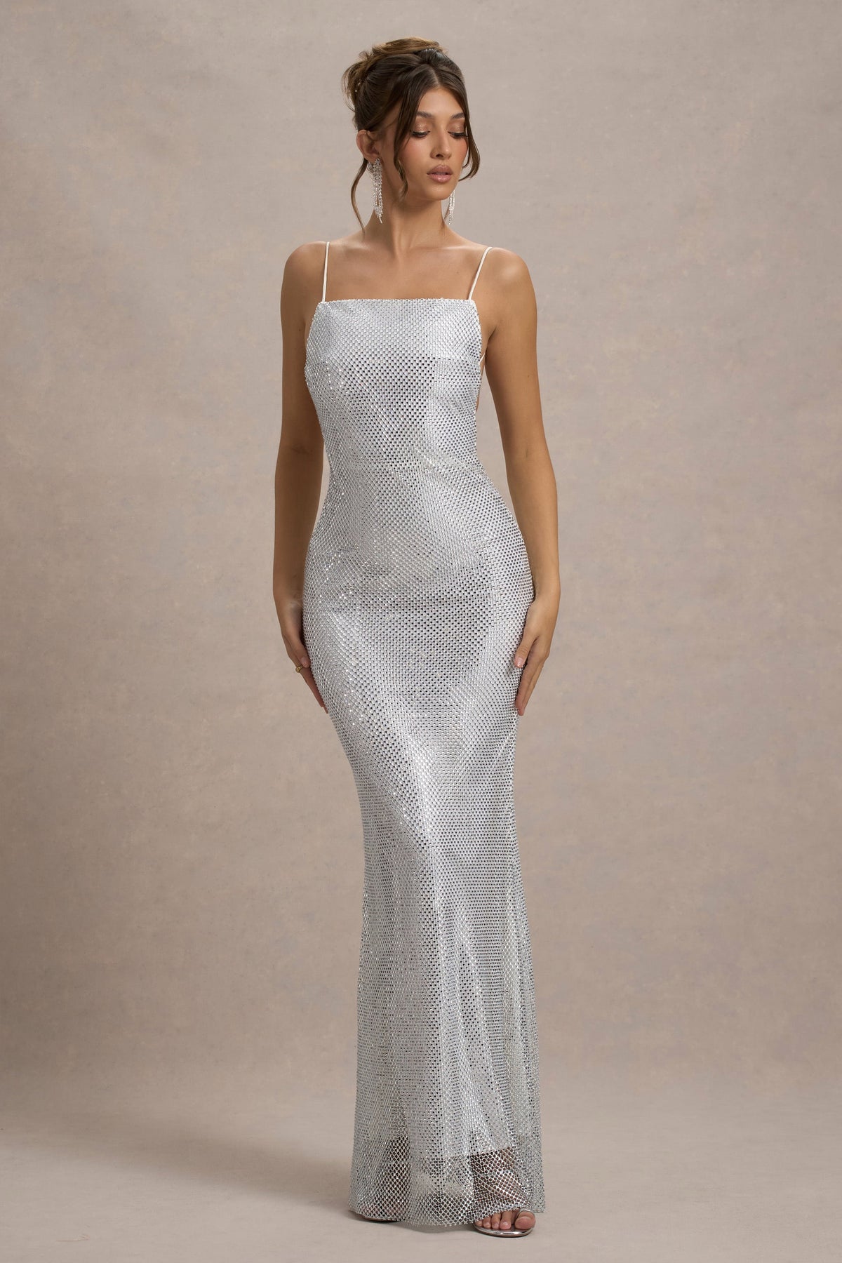 Quartz | Silbernes Maxi-Kleid mit Verzierungen, quadratischem Ausschnitt und offenem Rücken.