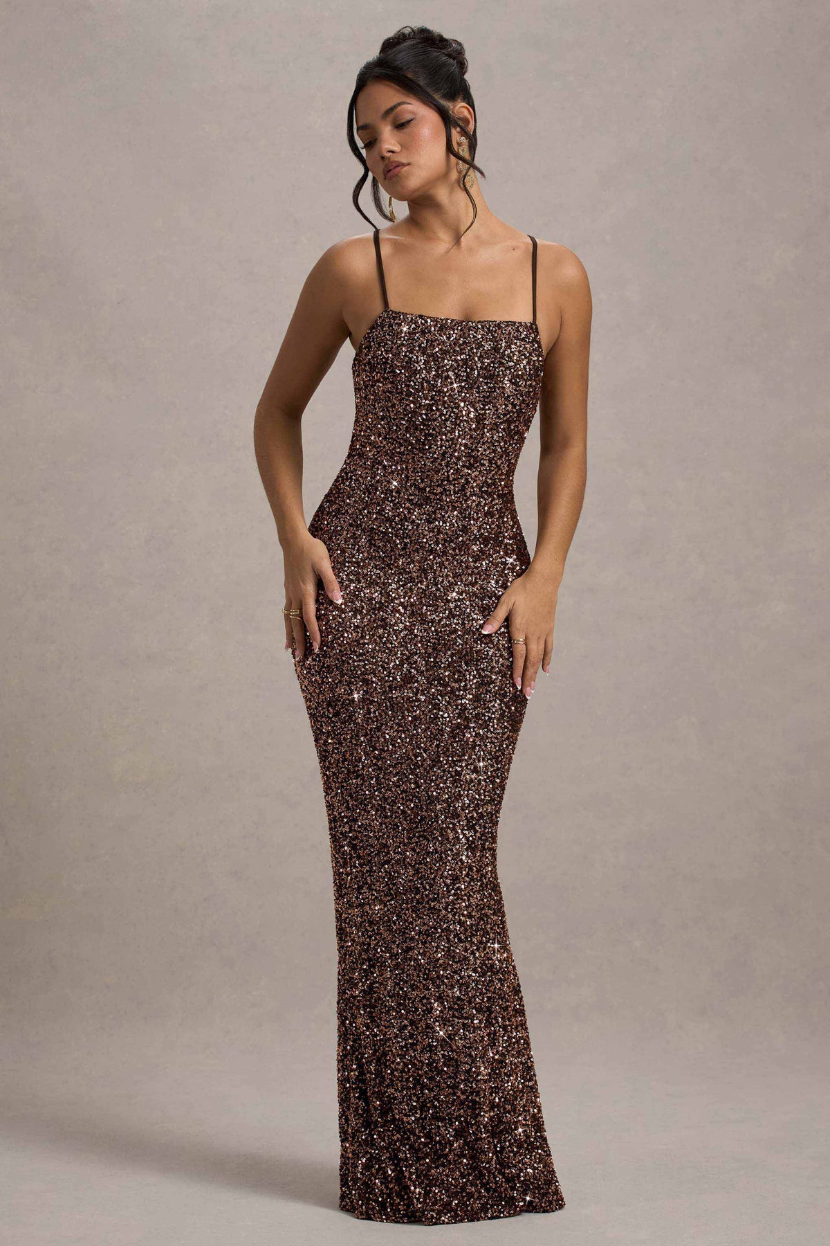 Cosmic | Bronzenes Maxikleid mit Pailletten, Trägern und eckigem Ausschnitt