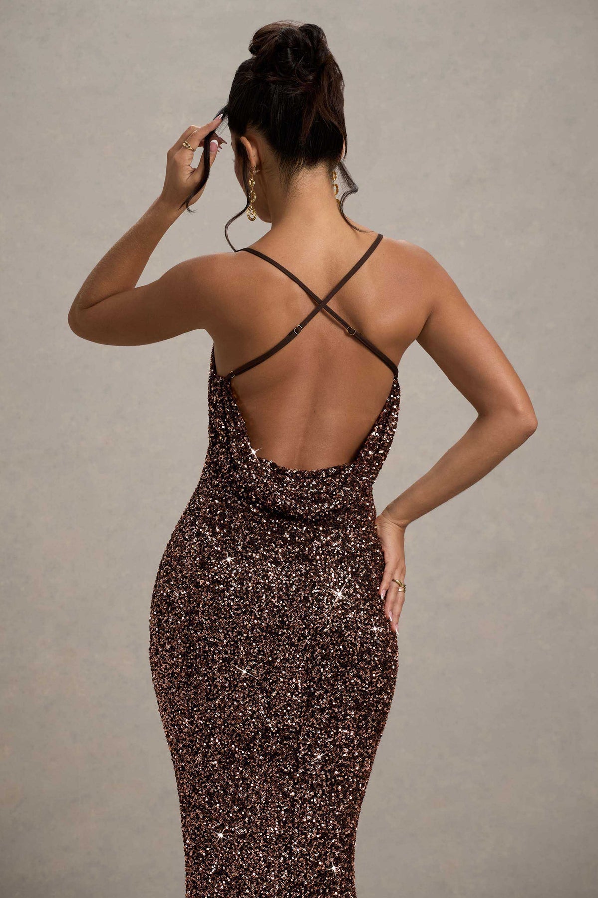 Cosmic | Bronzenes Maxikleid mit Pailletten, Trägern und eckigem Ausschnitt