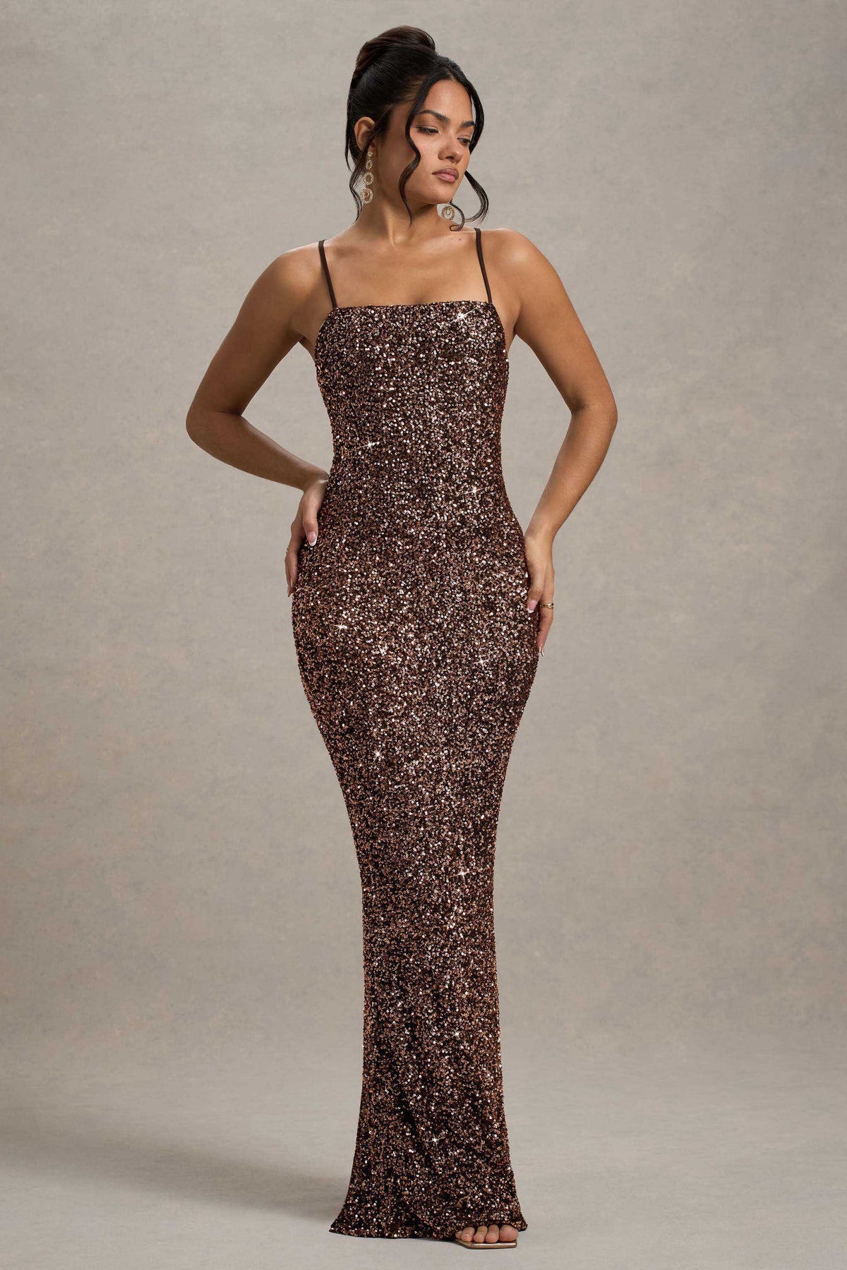 Cosmic | Bronzenes Maxikleid mit Pailletten, Trägern und eckigem Ausschnitt
